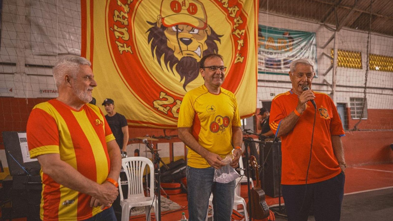 Intervencion de la directiva durante el aniversario