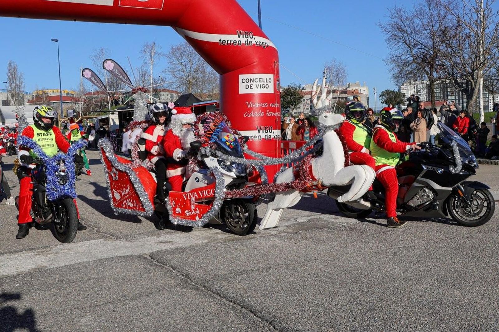 Galería | Los papanoeles moteros toman Vigo