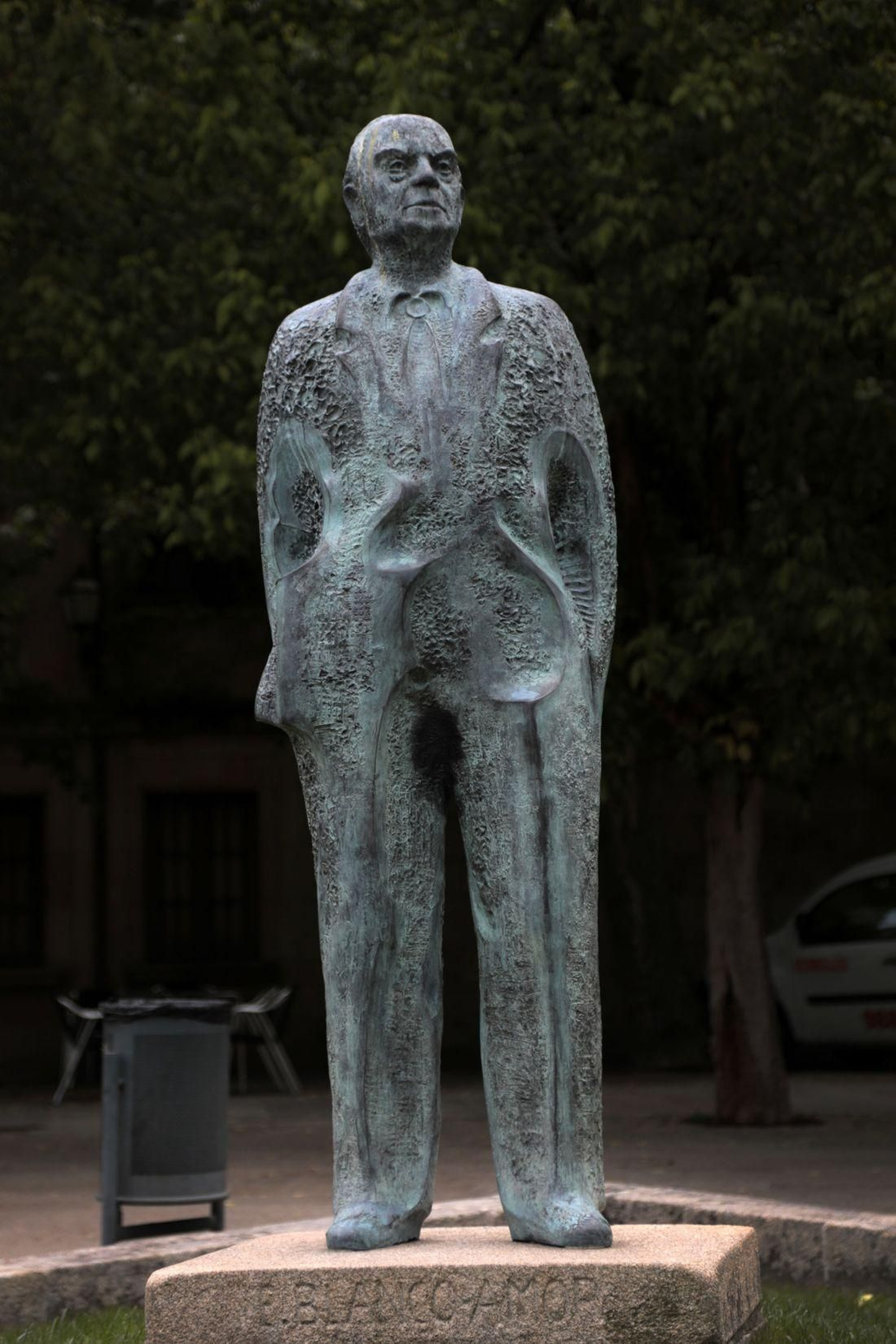 EDUARDO BLANCO AMOR | La del escritor es una de las más veneradas en la ciudad, muy fiel a su imagen. Por Xosé Cid