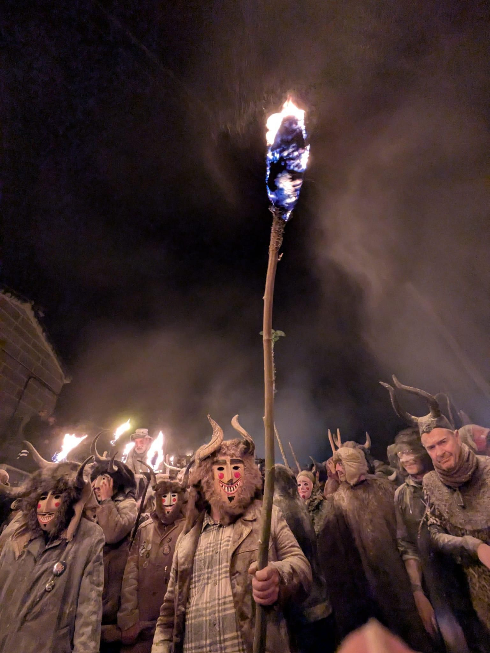 La Baixada da Marela atrae cada año a visitantes que buscan vivir un entroido auténtico, alejado de artificios.