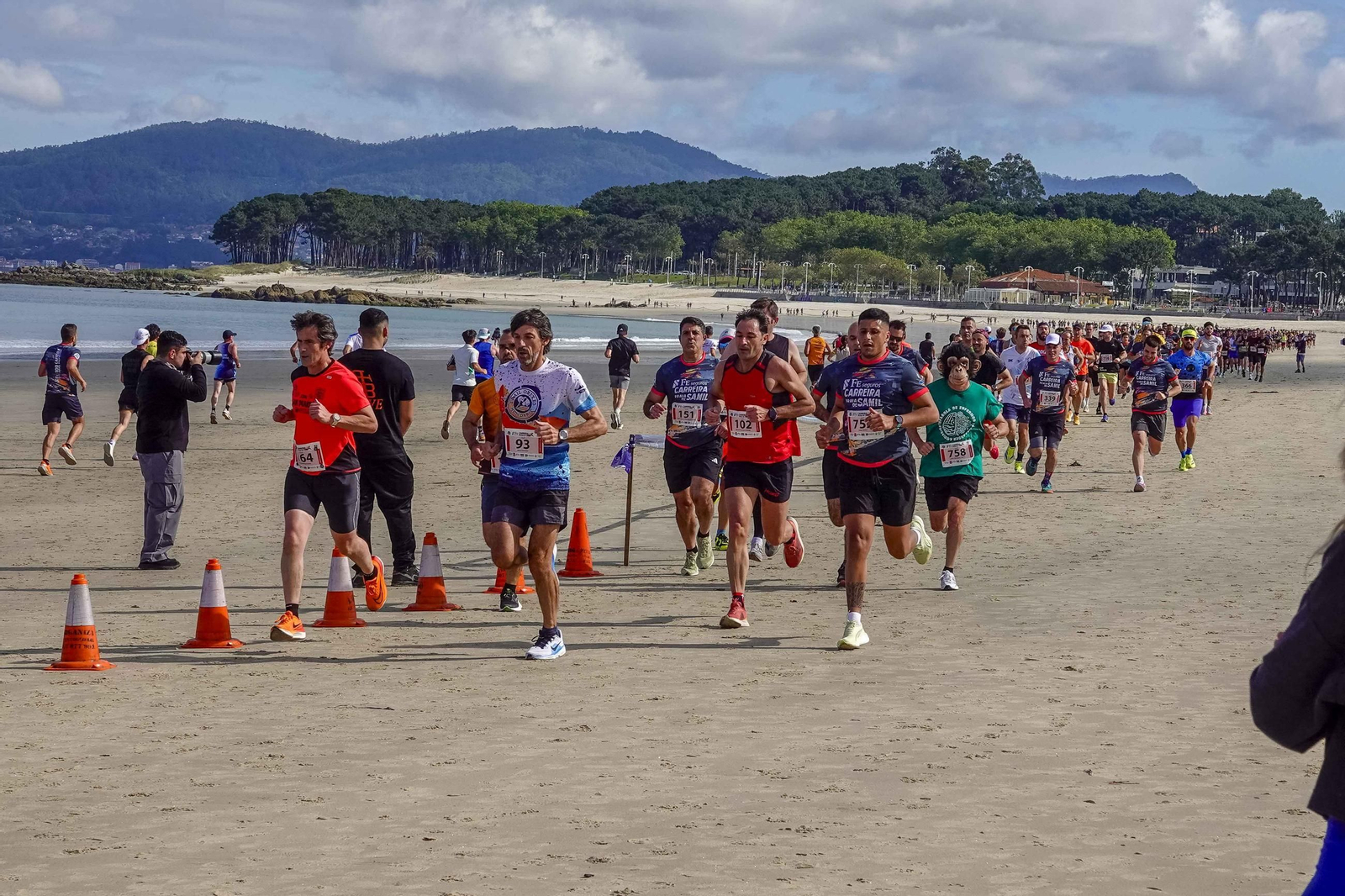 Galería | 1.000 corredores inundan Samil