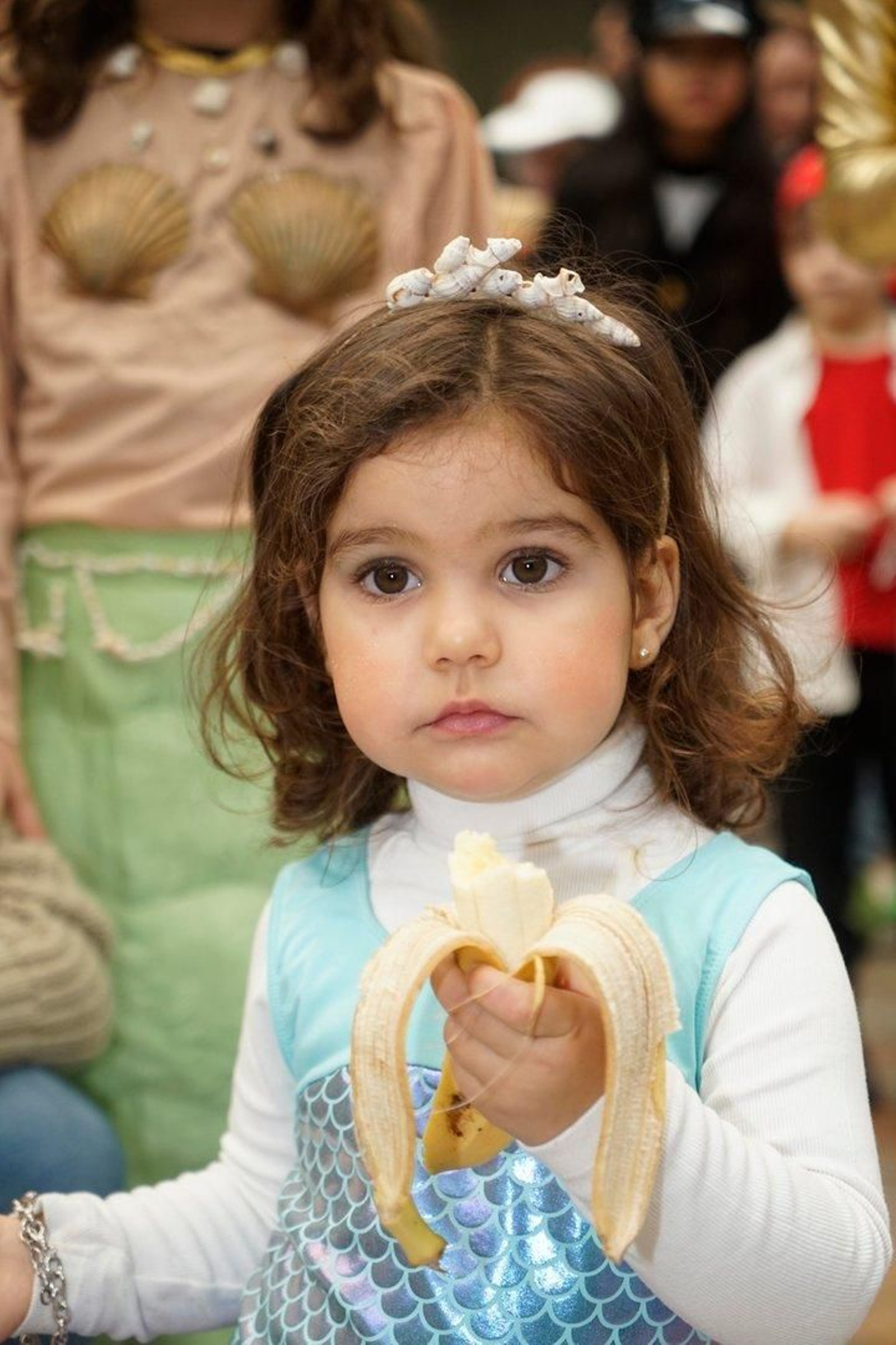 Una niña en el concurso de disfraces del Entroido de Vigo.