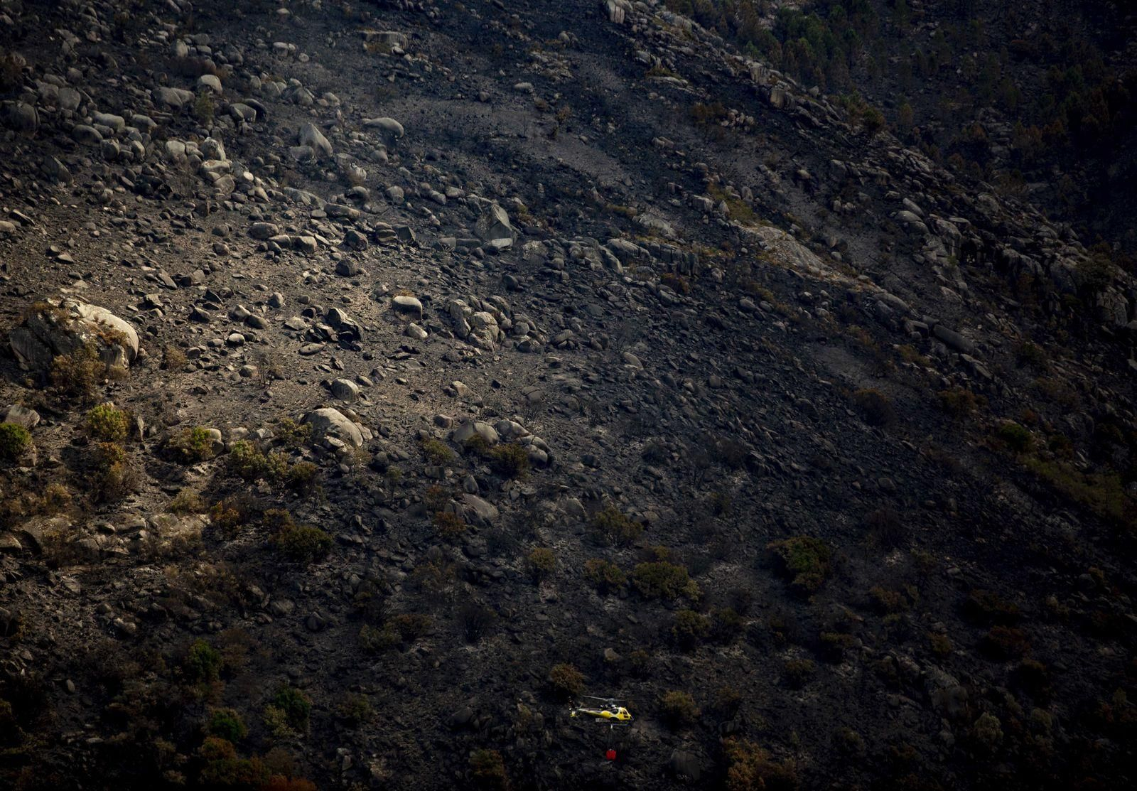 El Xurés se tiñe de negro tras los incendios (XESÚS FARIÑAS)