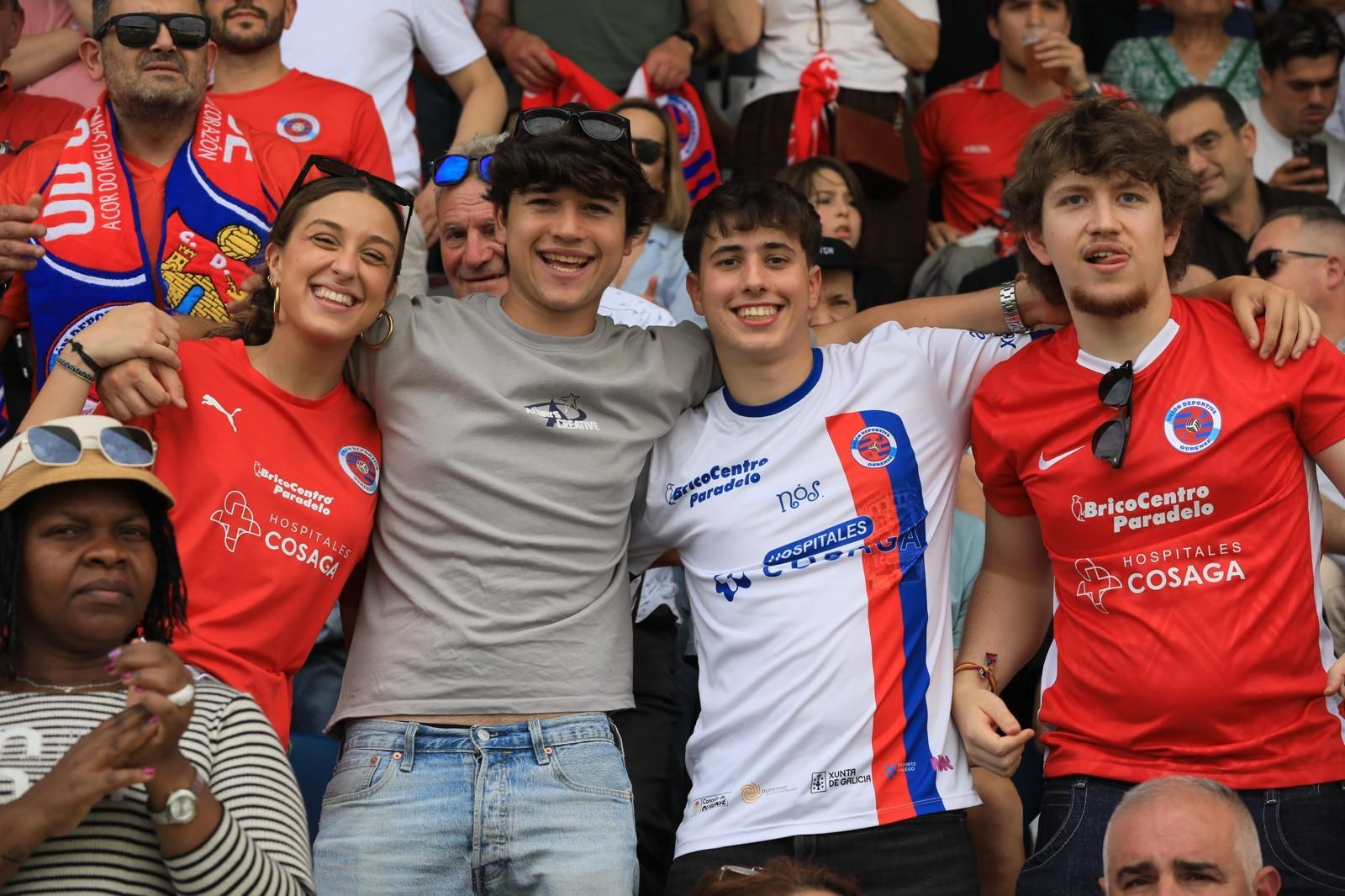 Galería | La UD Ourense quiere llegar a Primera Federación y la afición se vuelca con el equipo en O Couto