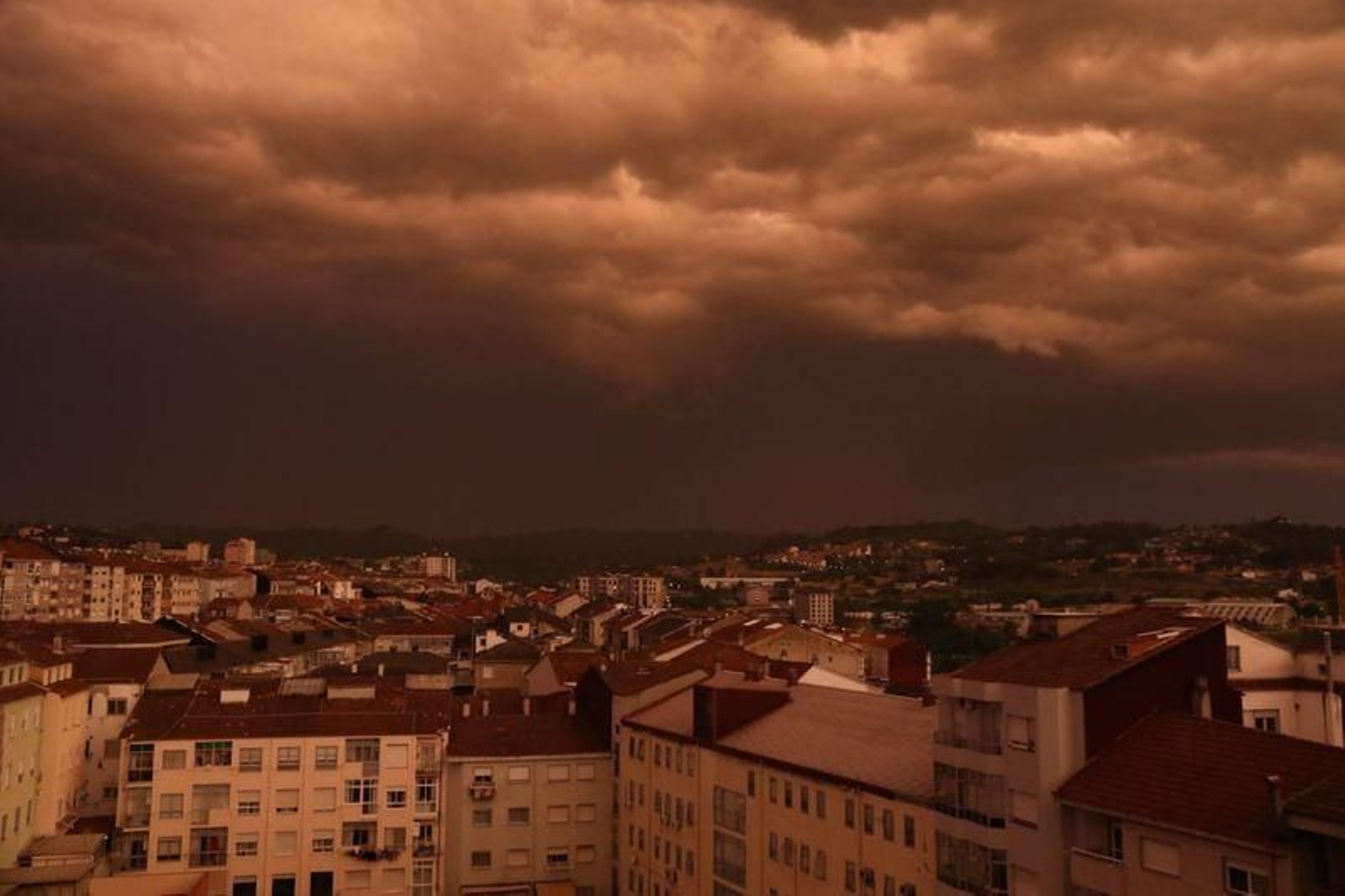 Las tormentas ponen en alerta Ourense 48 horas después de la bomba hídrica. // Iván Dacal