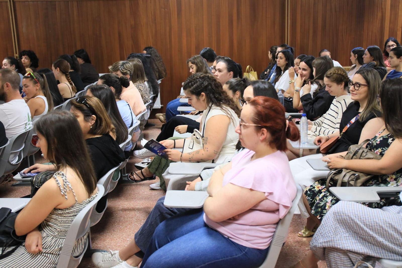 Galería | 1.500 opositores de Educación para 15 plazas en Ourense y muchos nervios en las aulas