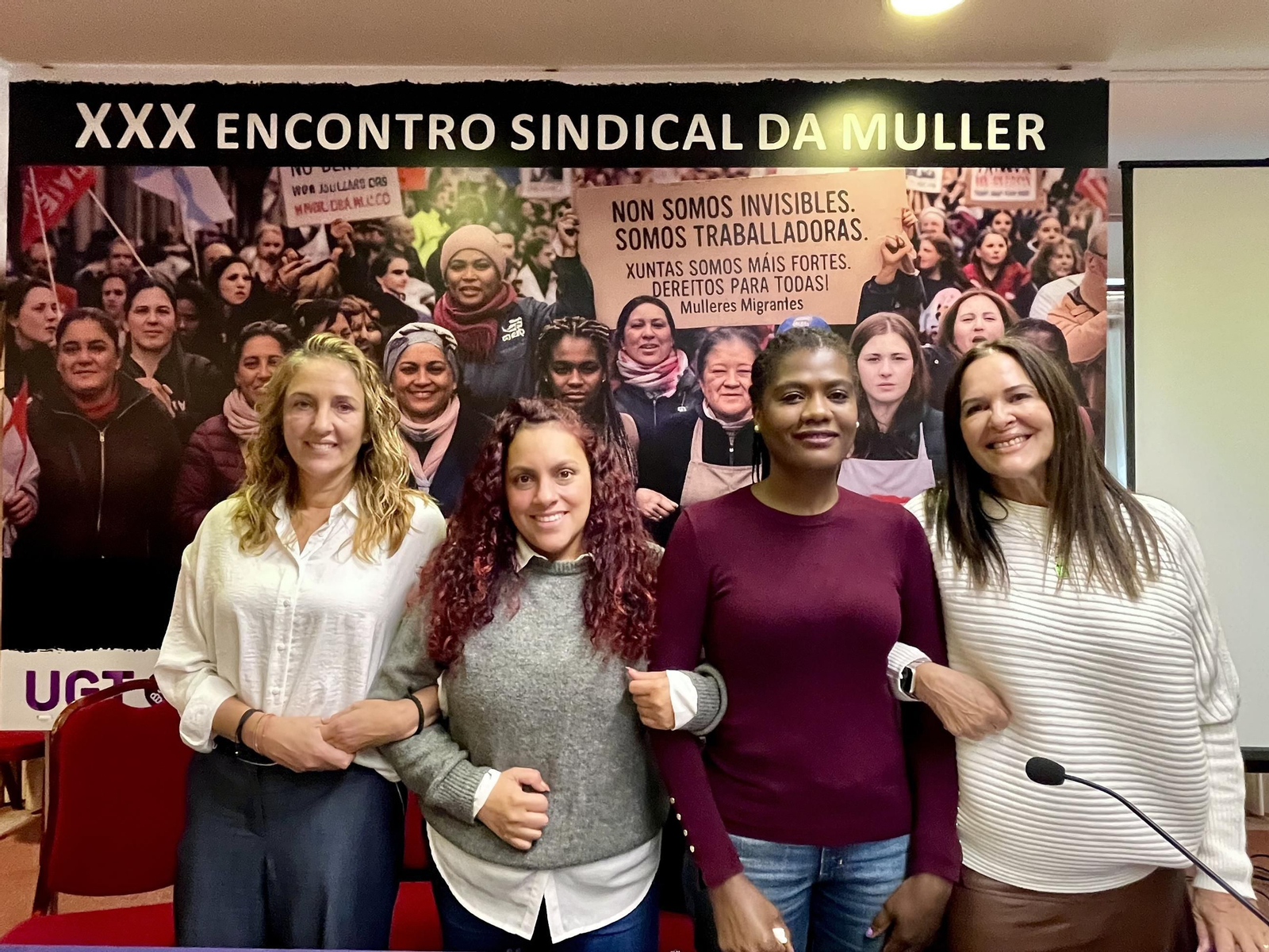 Maurilín González y Juliana Fío, entre las secretarias de igualdad de UGT Galicia y Vigo, Trinidad Campos y Laura Amez.