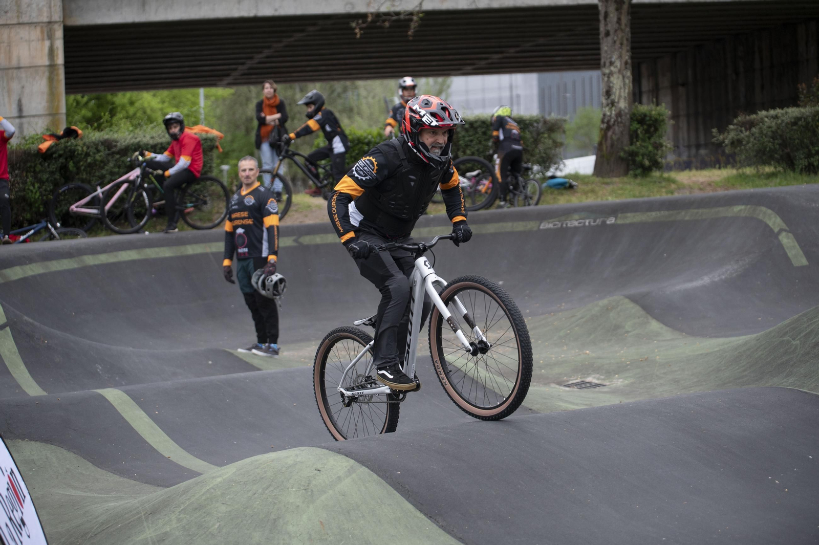 Galería | +Deporte La Región impulsa el pumptrack en Ourense de la mano de Maese Riders