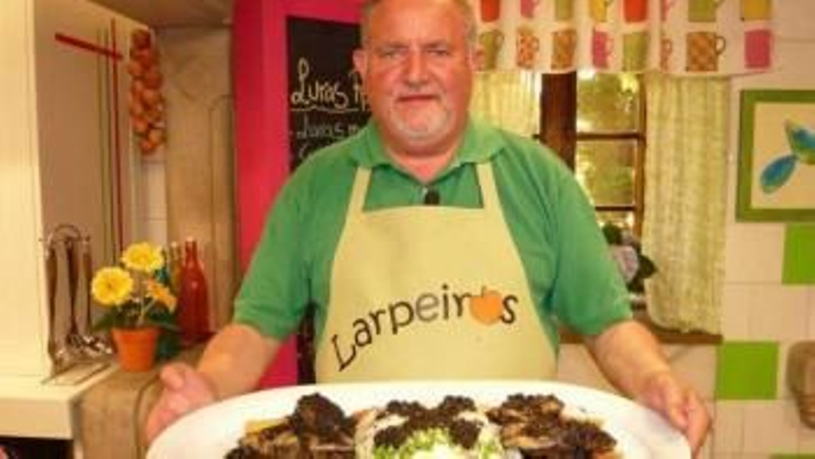 Benigno Campos acaba de publicar un novo libro, Volve a cociña de larpeiros.