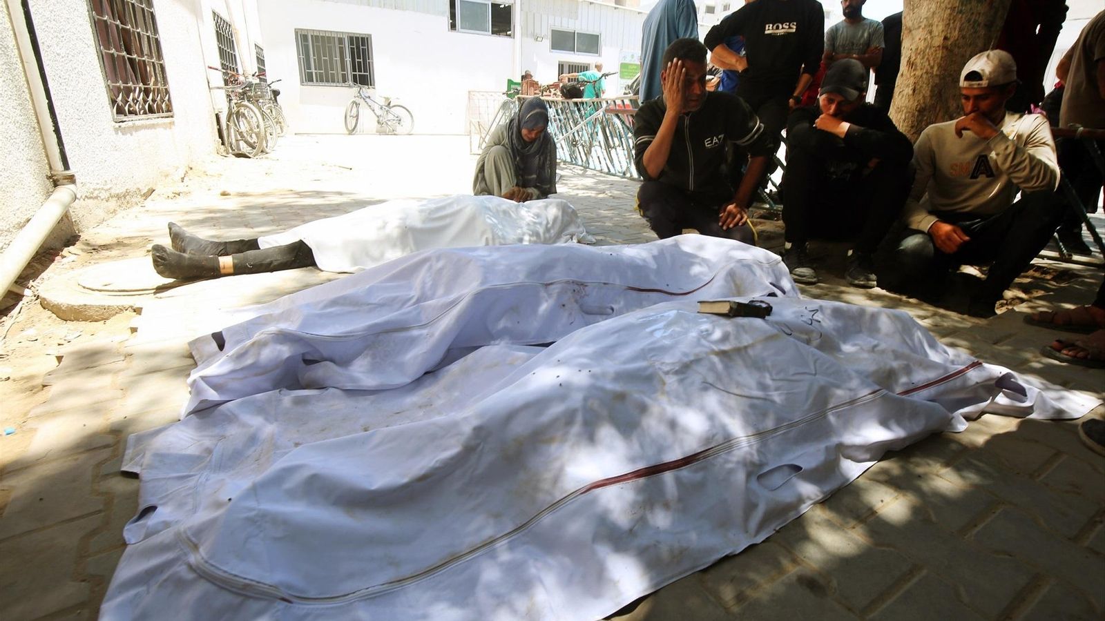 Varios cadáveres tras un tiroteo en Jabalia del ejército israelí.