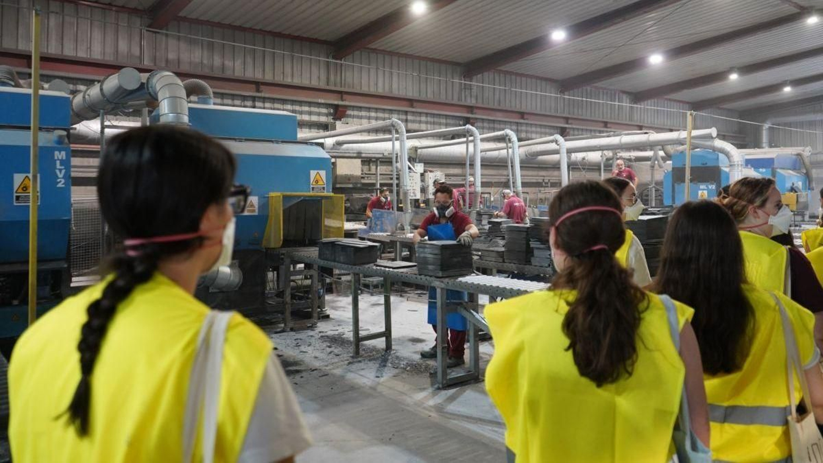 La Escola Técnica Superior de Arquitectura visitó zonas quemadas y la producción pizarrera