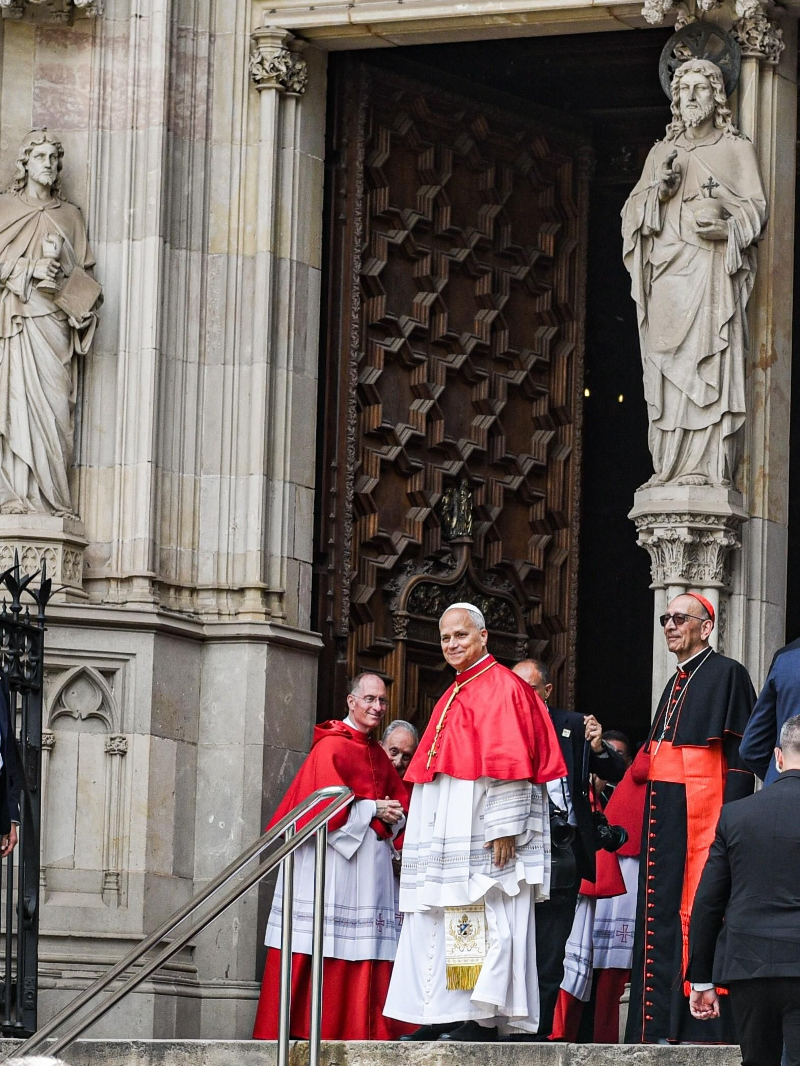 Galería | Cuarta jornada del papa León XIV en Barcelona, así lo acogieron en la catedral