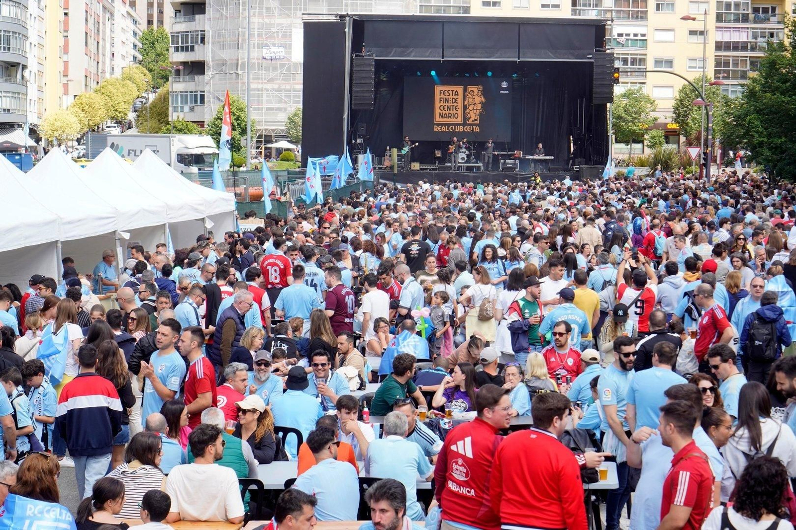 Público durante la actuación de A Roda.