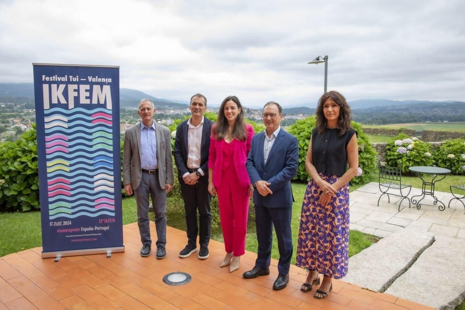 Los alcaldes de Tui, Enrique Cabaleiro, y Valença do Minho, José Manuel Carpinteira, en la presentación.