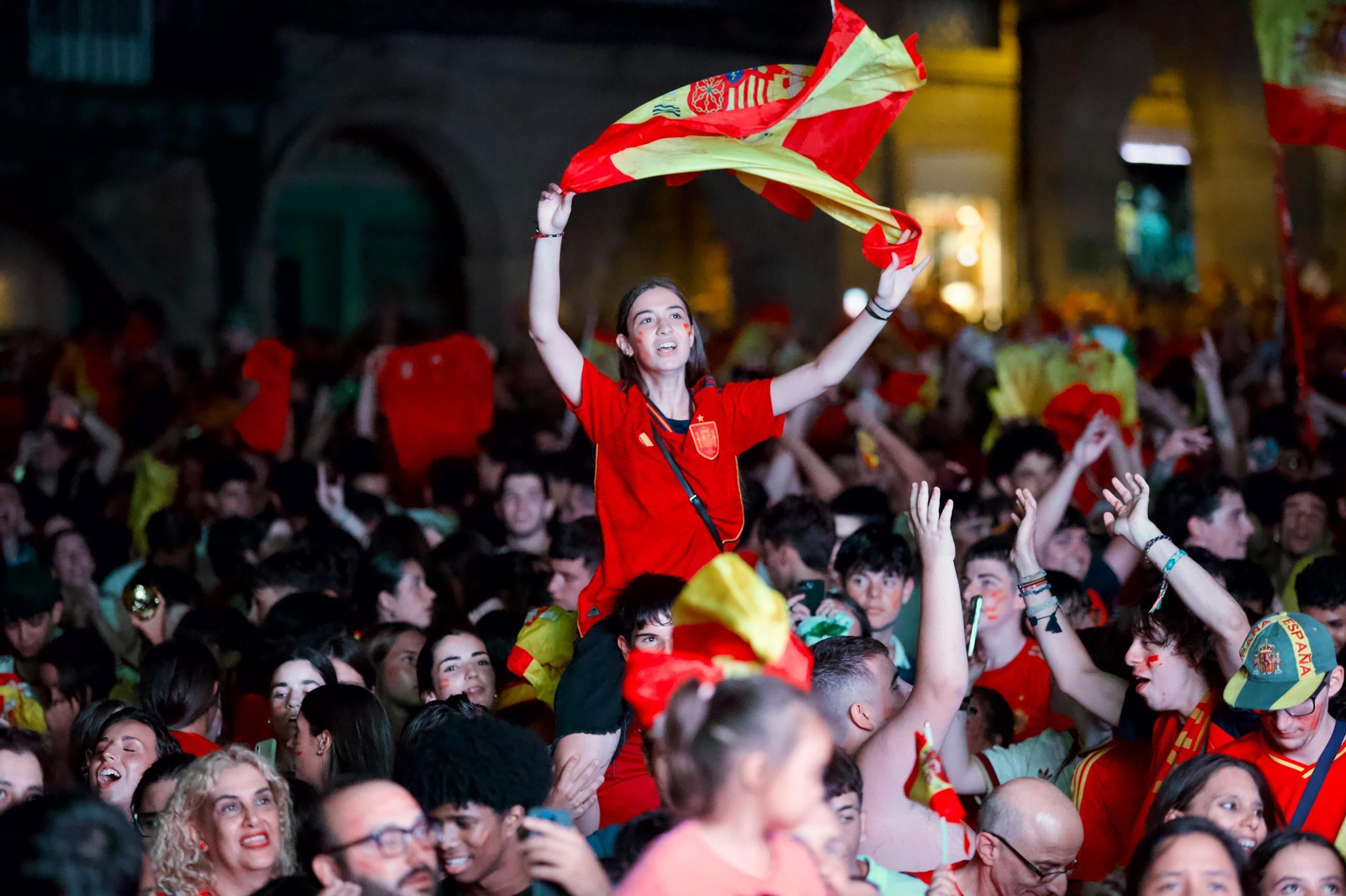 Galería | La provincia de Ourense se tiñe de rojo para apoyar a España en la final del Mundial