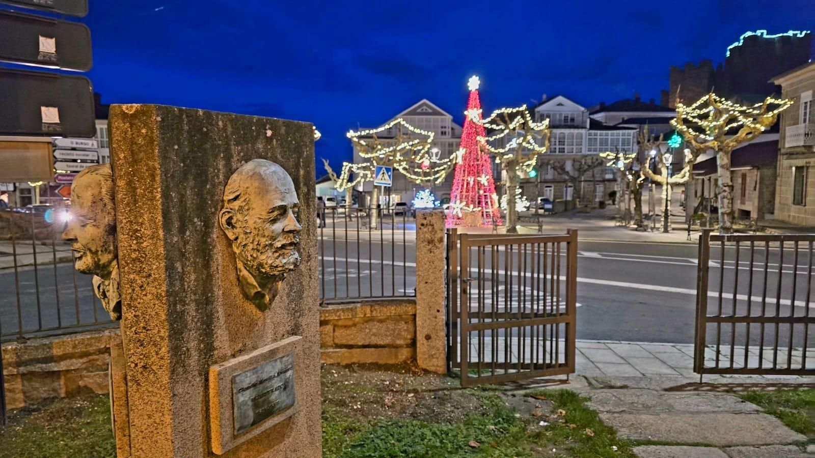Galería | Castro Caldelas teje la Navidad punto a punto