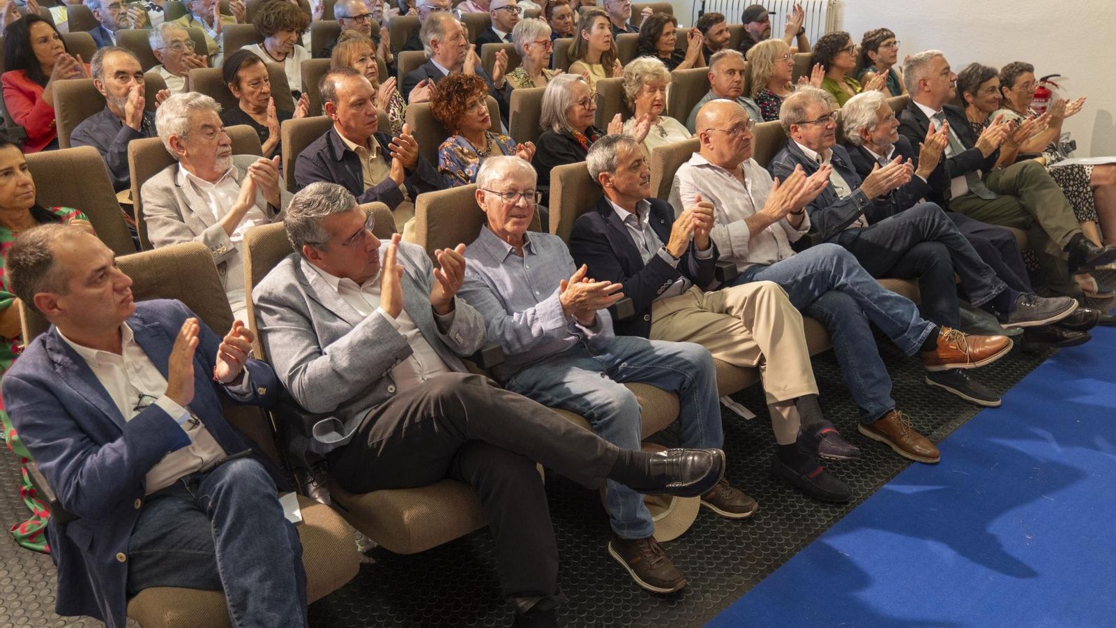 Asistentes al acto de entrega del Premio Trasalba durante su 44.ª edición.