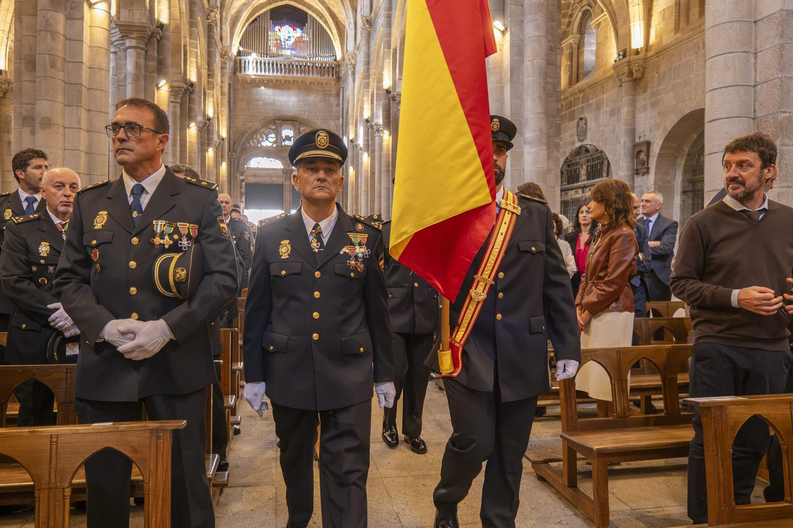 Galería | La Policía Nacional celebra en Ourense a, los ángeles custodios, su patrón