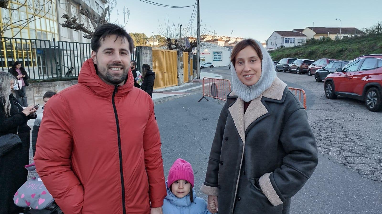Una familia ourensana llegando a Pazolandia.