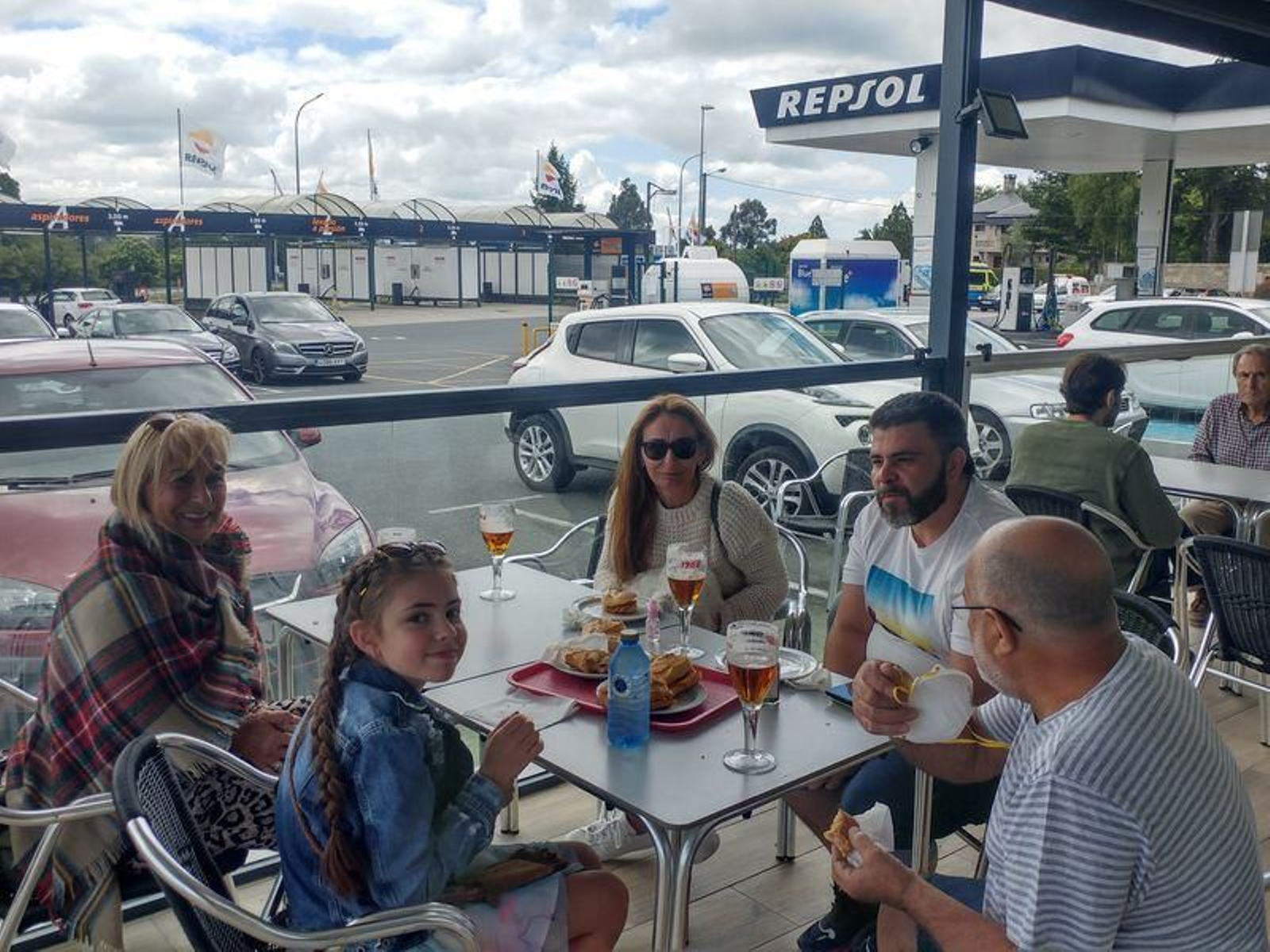 Las familias se reencuentran en el primer fin de semana de movilidad entre provincias.