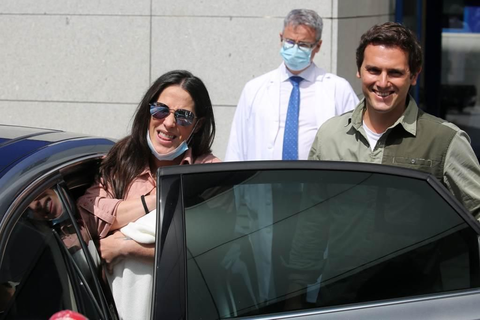 Malú y Albert Rivera reciben el alta médica tras el nacimiento de su hija Lucía 9