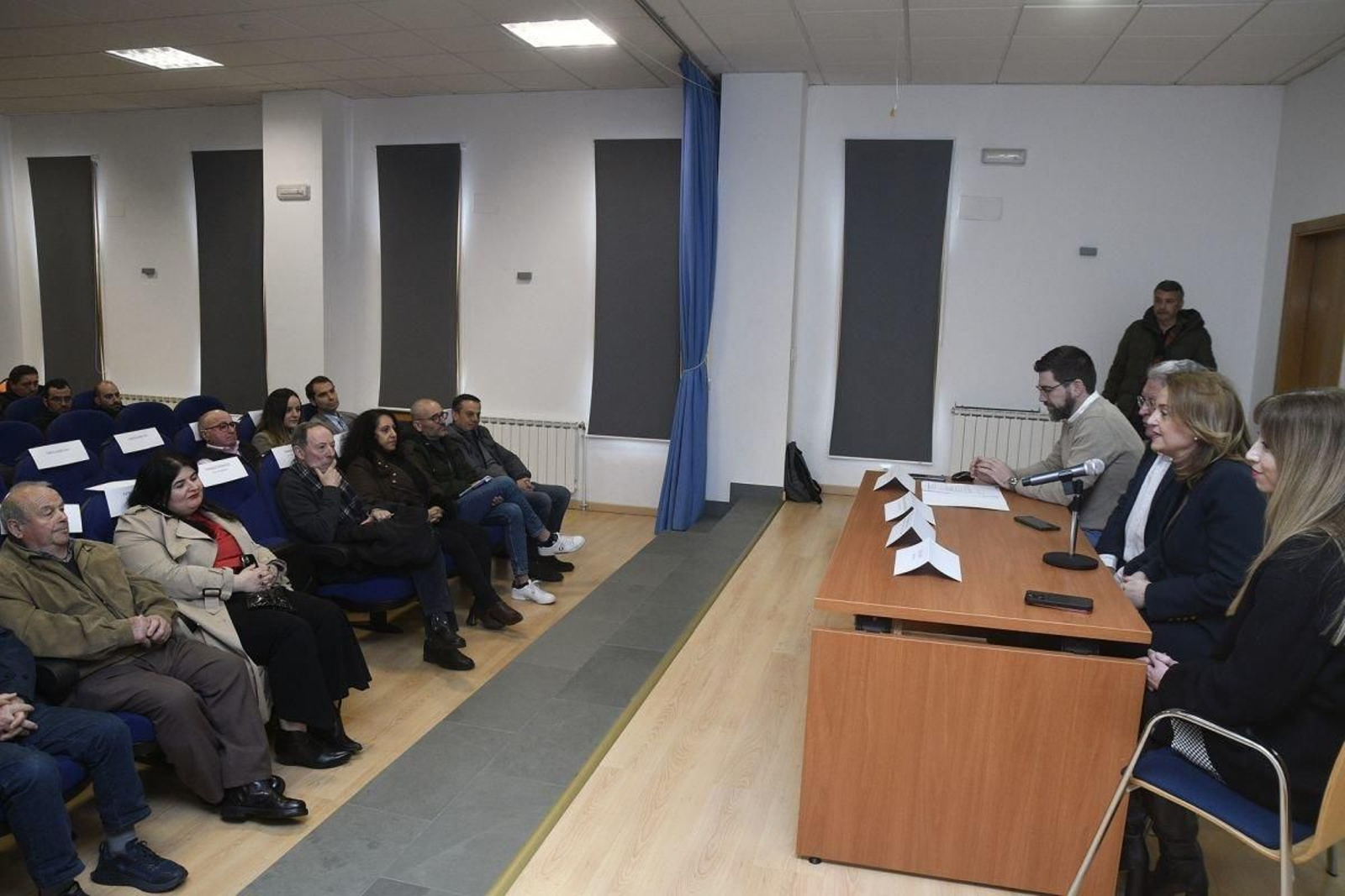 Elena Rivo -a la derecha-, durante su encuentro en Cea.