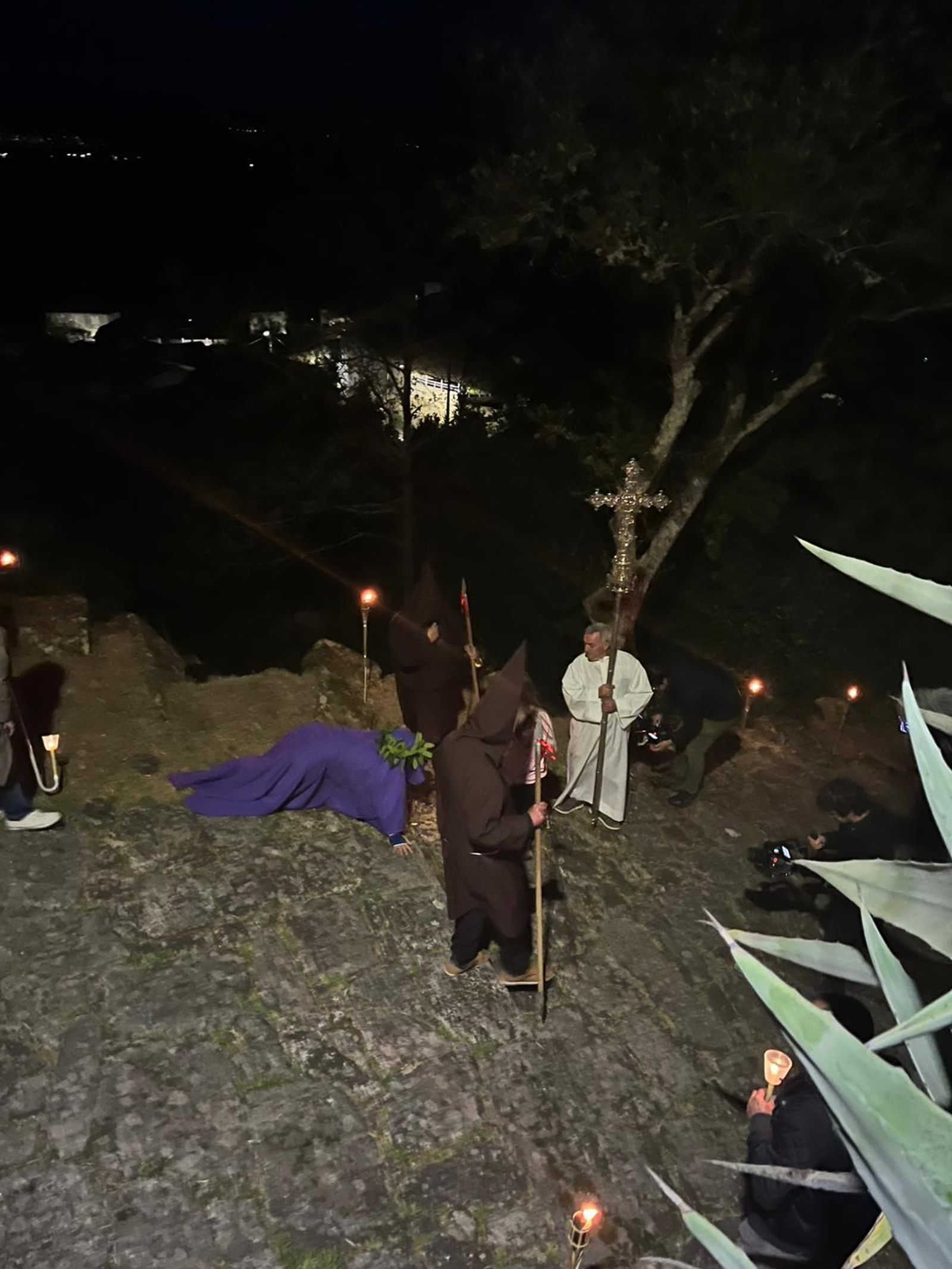 Galería | Las tinieblas y la procesión de los Penitentes conquistan Oímbra