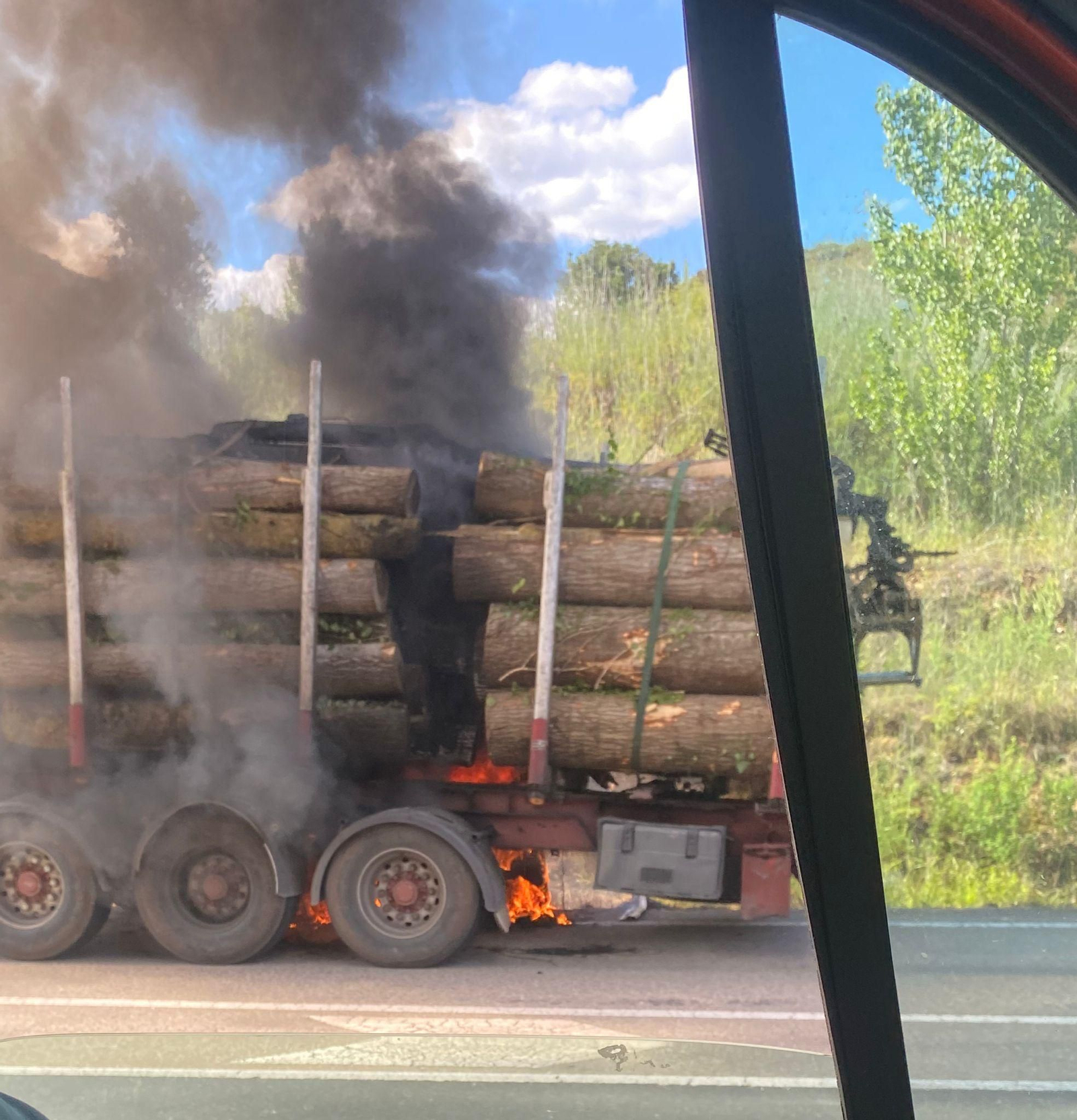 Incendio del camión en la N-120.