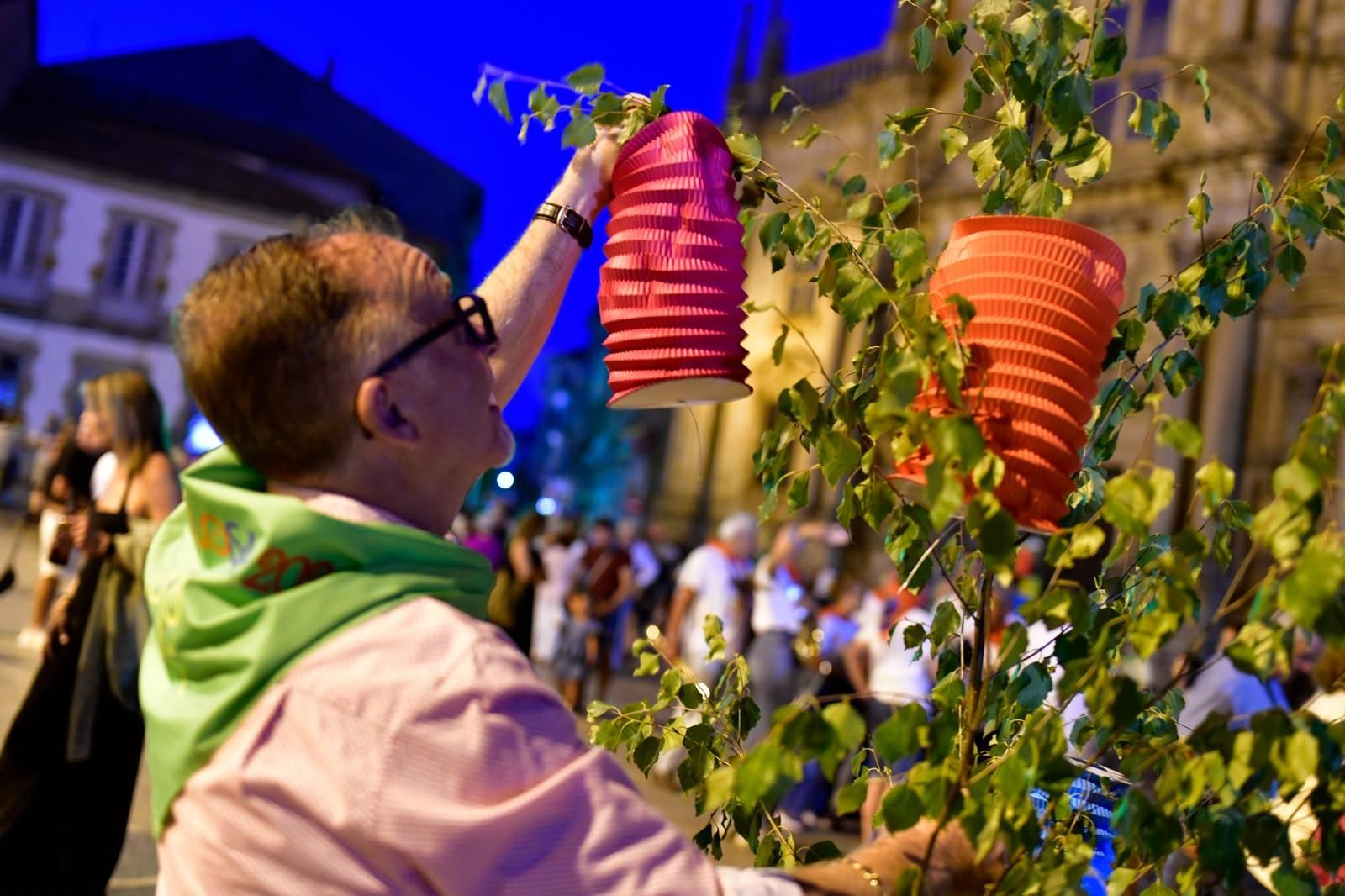 Galería | Celanova vuelve a disfrutar bajo la luz de los faroles durante A Ramallosa