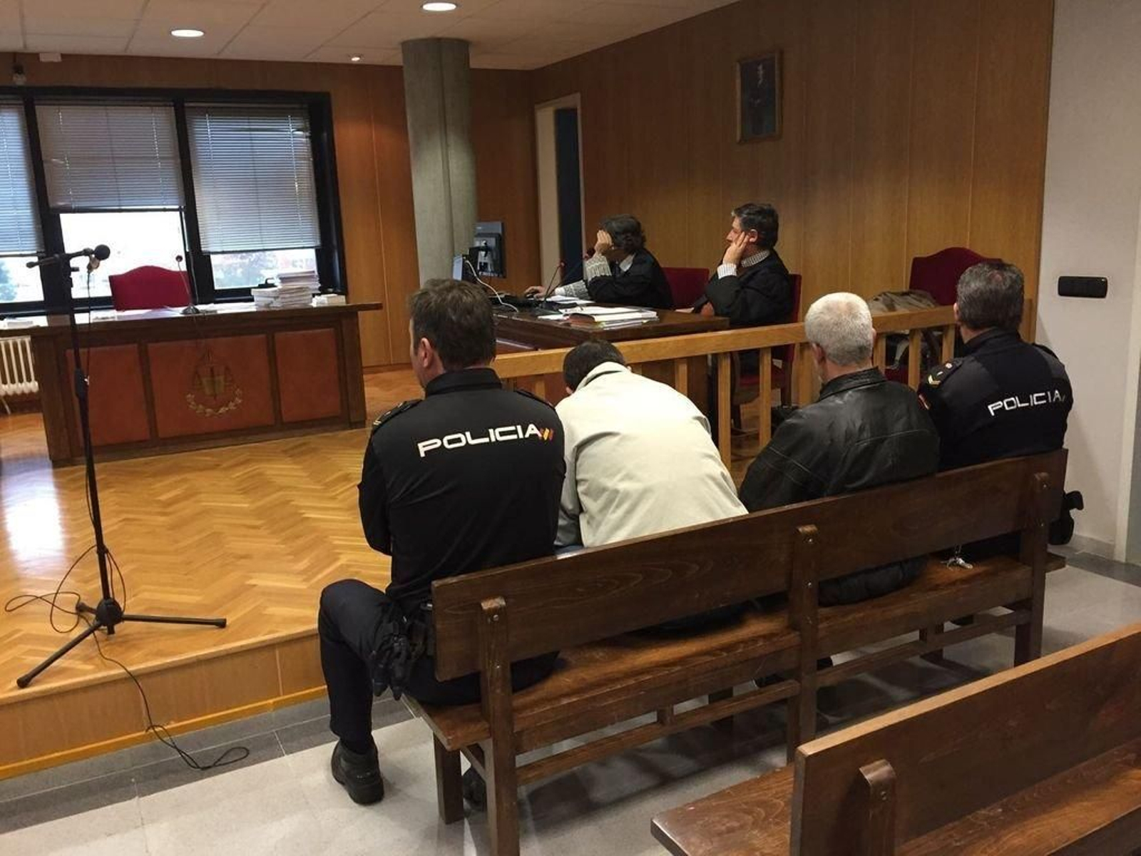 Jacobo Costas, junto a José Luis Mosquera,  en  una vista.