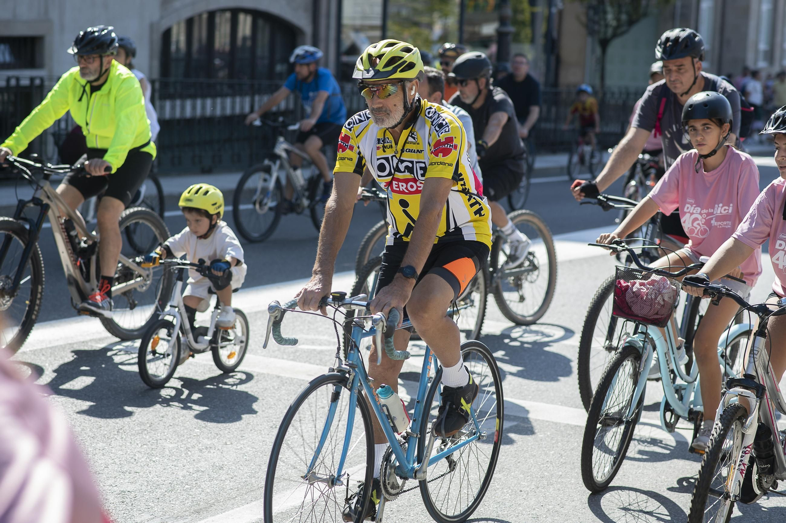 Galería | Ourense disfruta de un Día da Bici con sol, ambiente familiar y regalos