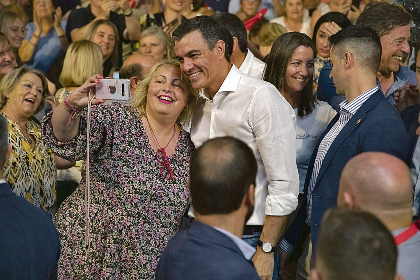 Pedro Sánchez, ayer en Lugo, junto a la cúpula socialista en la provincia.