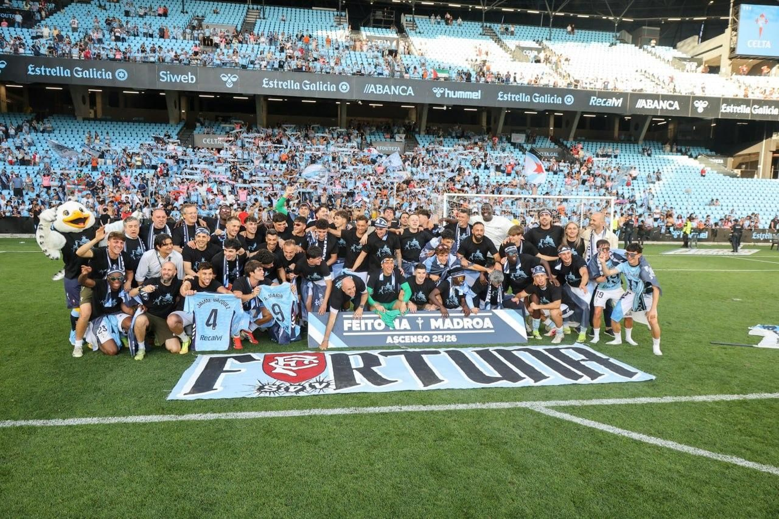 Galería | El Celta Fortuna golea a la Ponferradina y sube a Segunda División