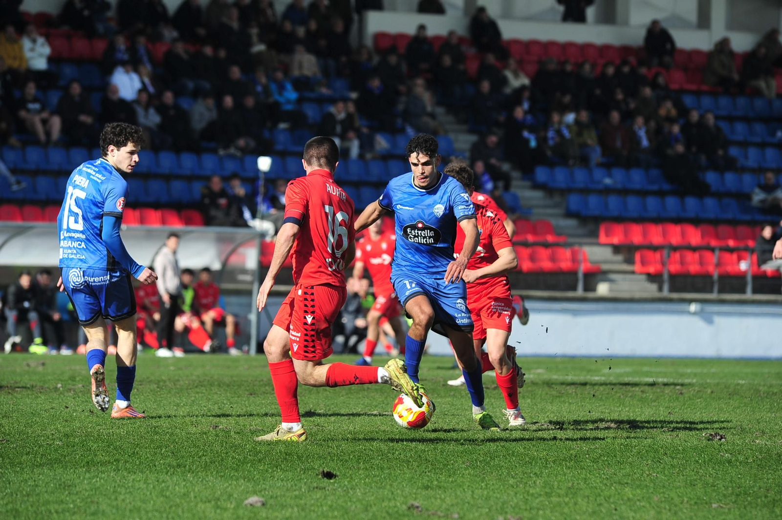 Galería | O Couto vive una nueva victoria del Ourense CF antes de la reforma del césped