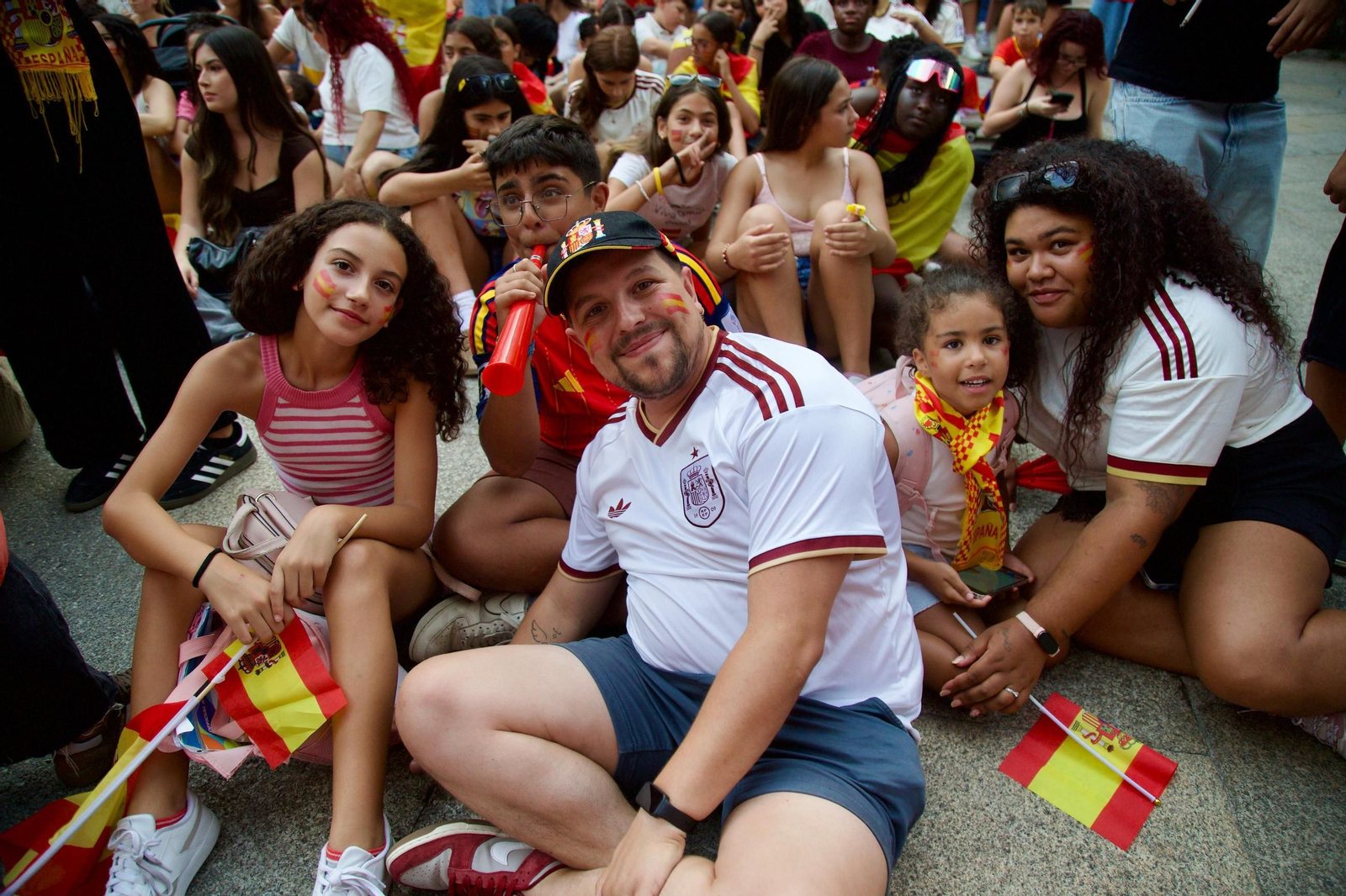 Galería | La provincia de Ourense se tiñe de rojo para apoyar a España en la final del Mundial