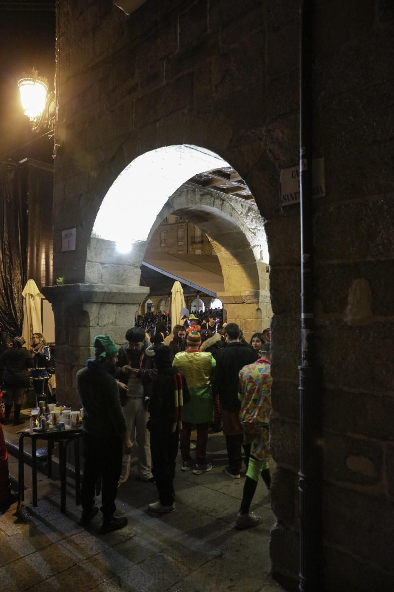 Galería | La ciudad respira Entroido en todas sus calles a la espera del desfile