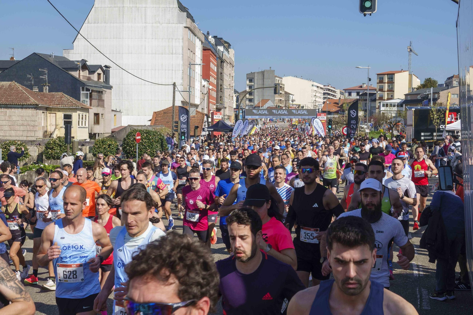 Galería | Pequeños y mayores se divierten en la 10K de Porriño