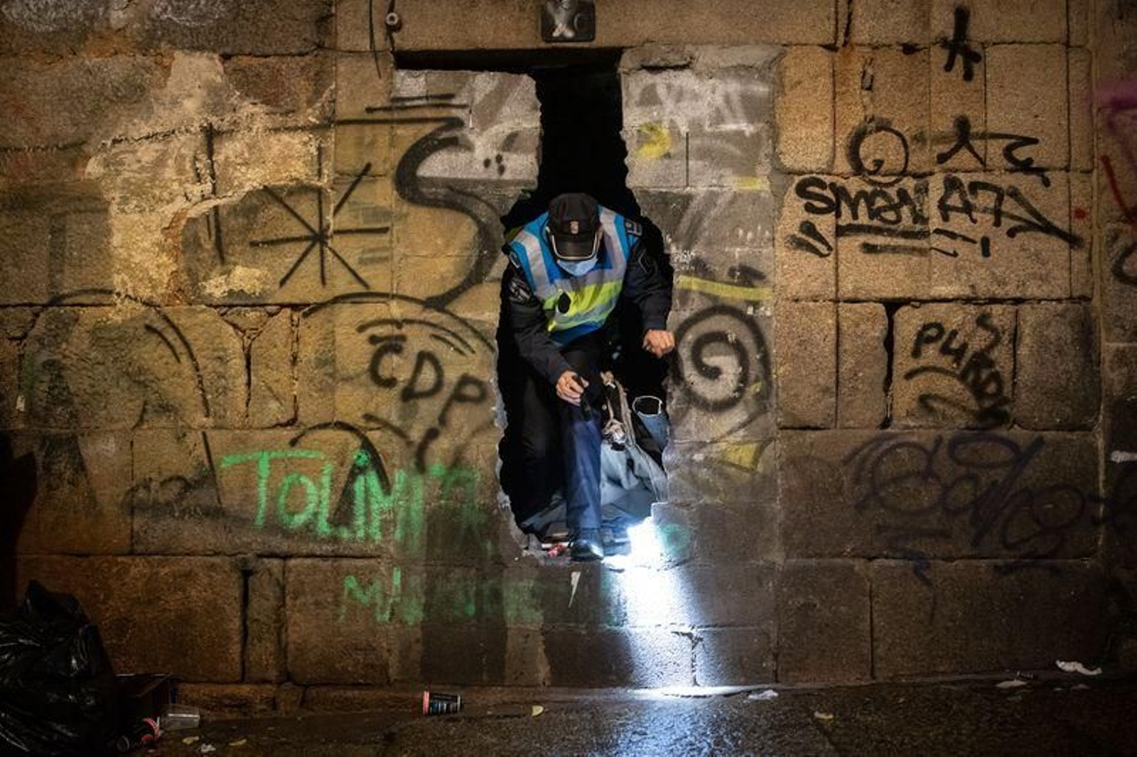 Operativo de rescate de un joven atrapado en un edificio en Ourense // FOTO: ÓSCAR PINAL