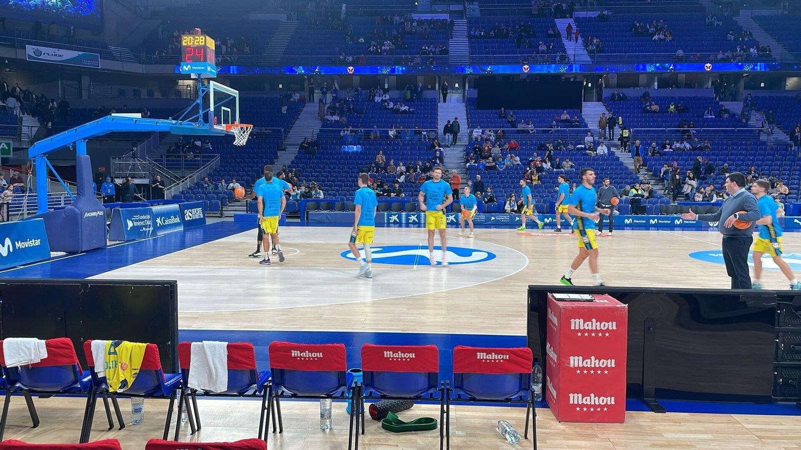 Los jugadores del COB en el WiZink Center, Madrid.