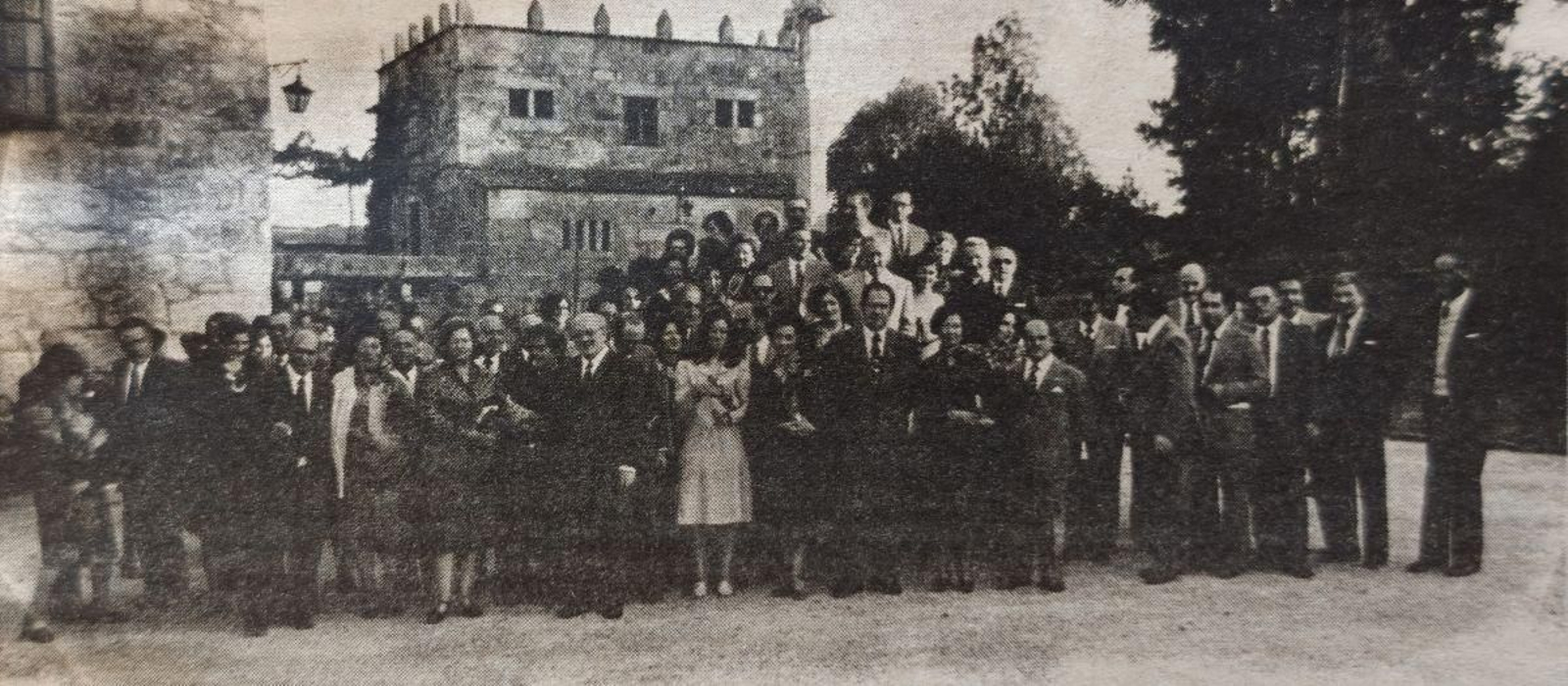 Los veterinarios orensanos y las autoridades en el Pazo de Ramirás.