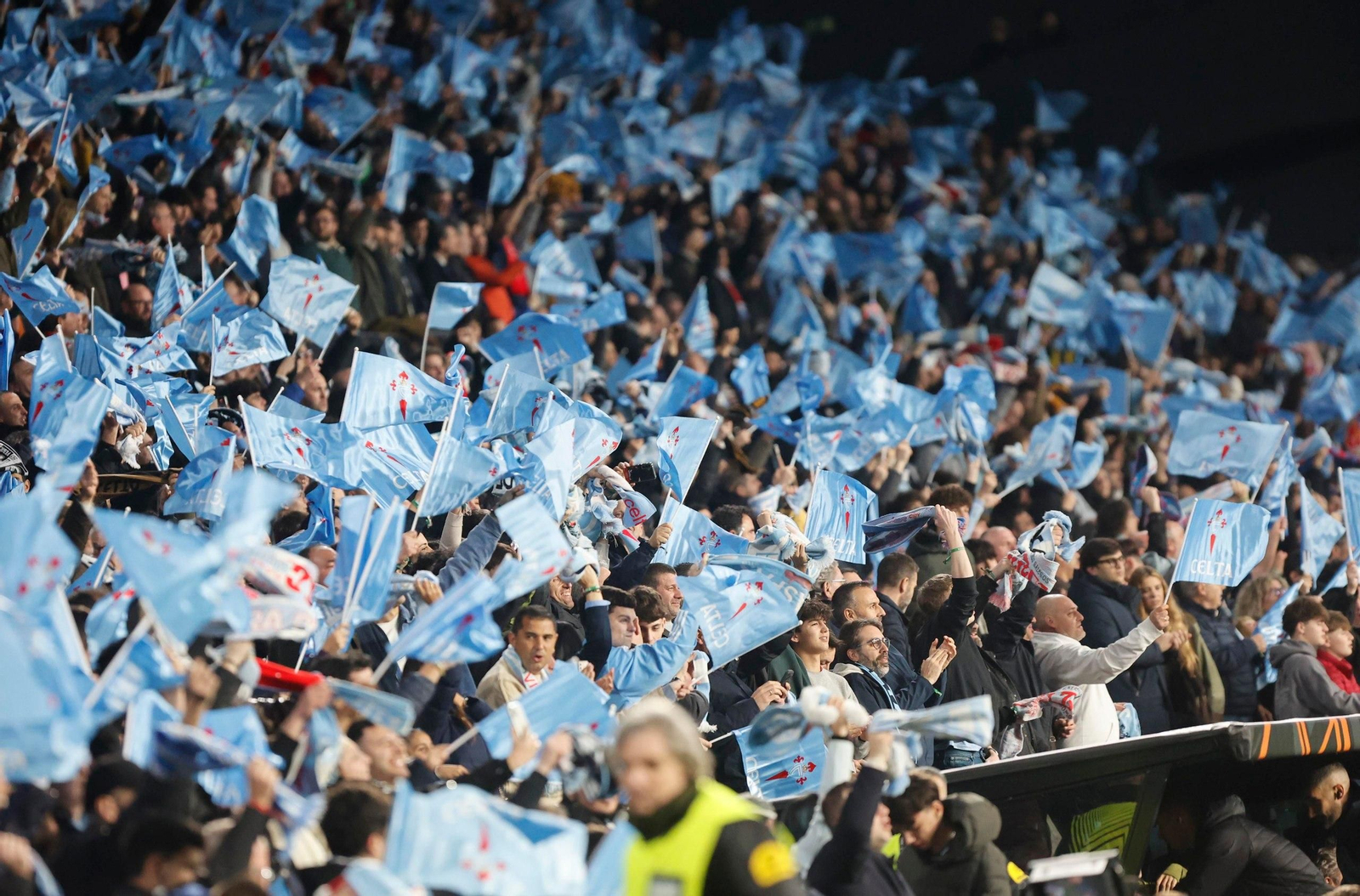 Galería | El Celta y el PAOK hacen vibrar Balaídos