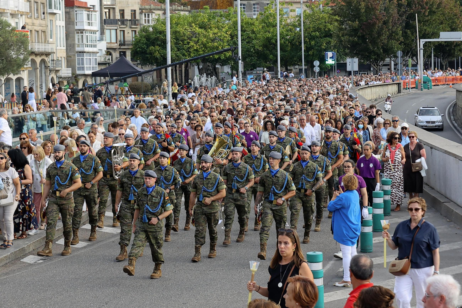 Galería | Misa por el Cristo da Victoria en Vigo y la concurrida procesión