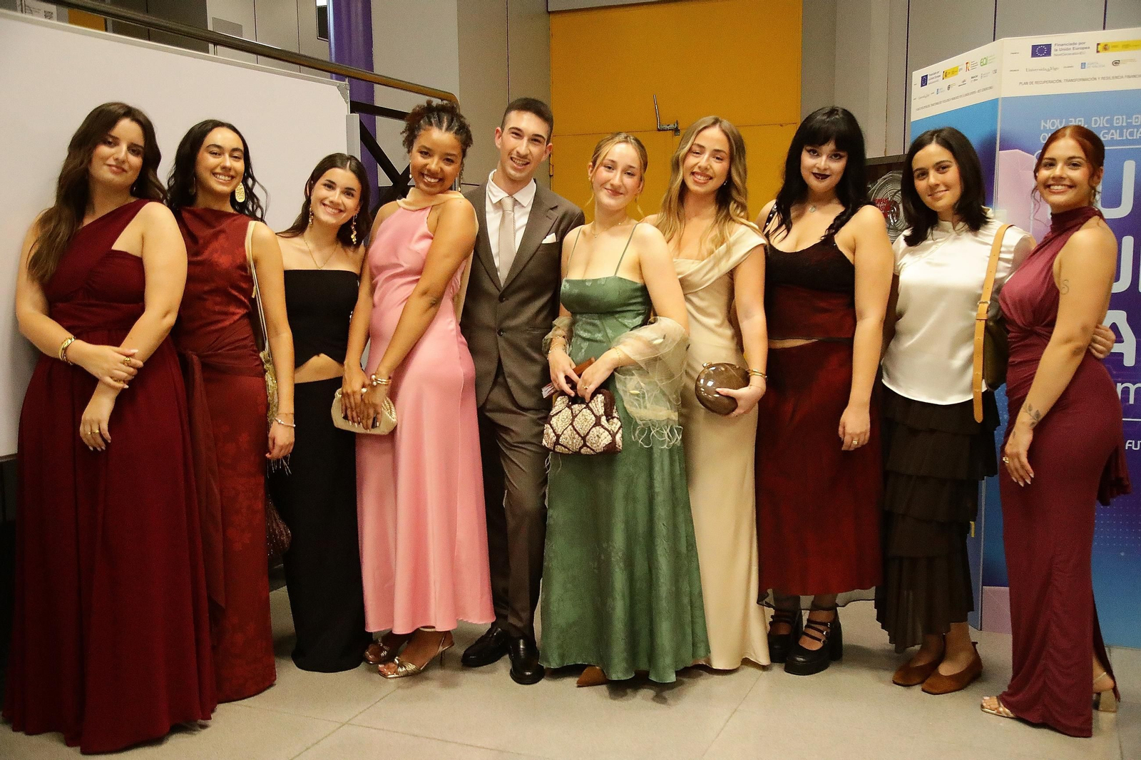 Galería | Los primeros graduados en Relaciones Internacionales por la UVigo Campus Ourense se despiden de la etapa universitaria