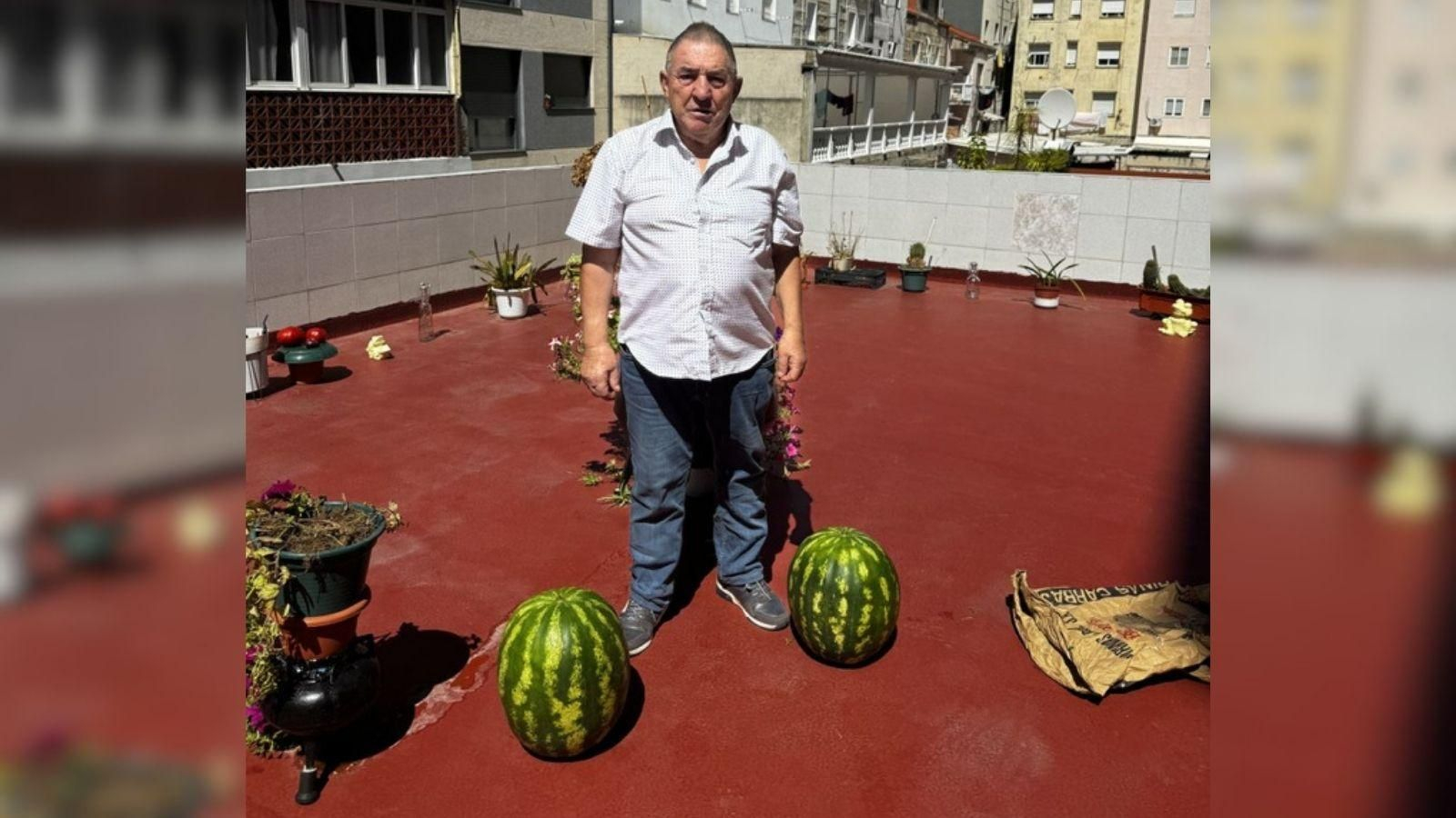 Don José Selas con sus sandías