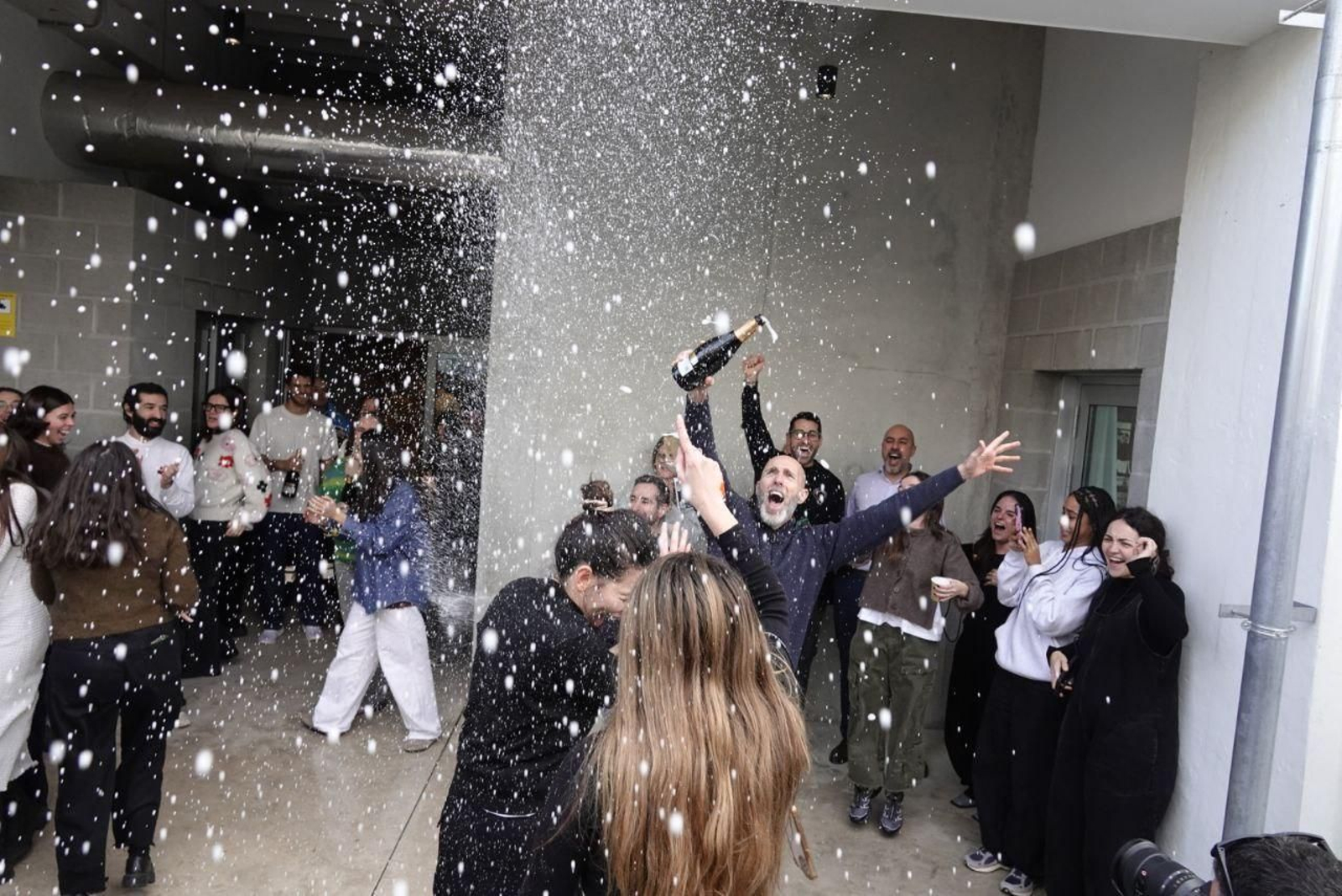 Galería | Los trabajadores de Bimba y Lola celebran el segundo premio de la Lotería de Navidad