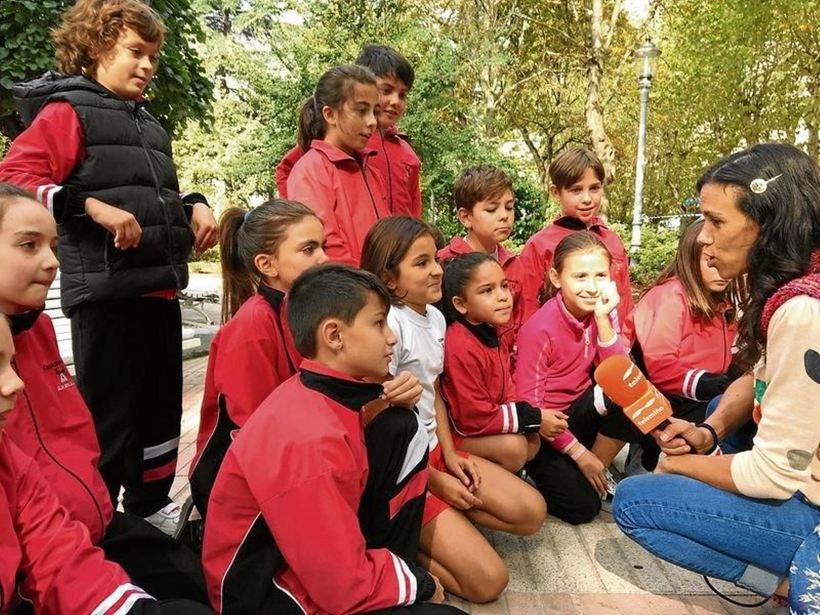 Escolares do colexio Concepción Arenal latricaron sobre un Ourense máis positivo no que é posible unha mobilidade intelixente e unha convivencia de todos respetando as normas.