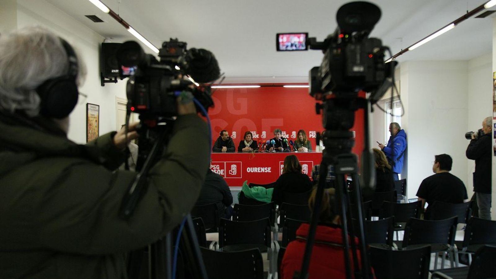 Comparecencia de la ejecutiva provincial socialista, con máxima expectación, ayer.