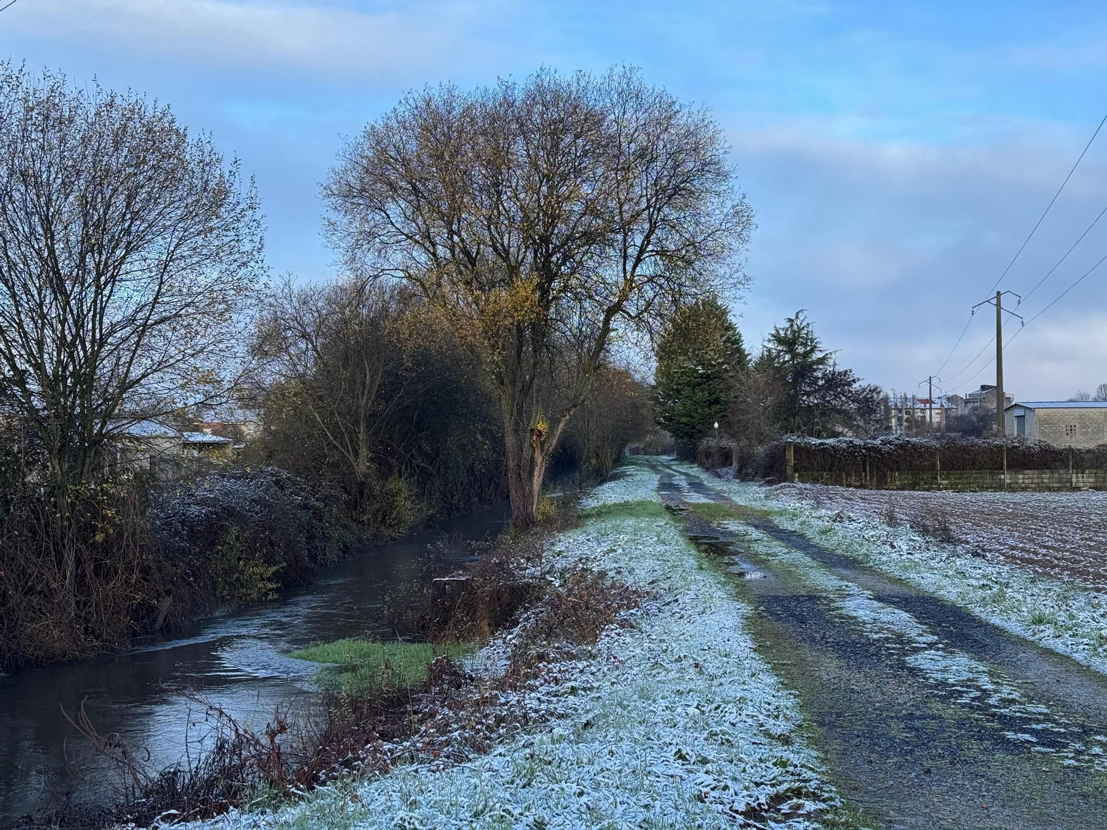Xinzo de Limia amaneció con restos de hielo tras una noche gélida