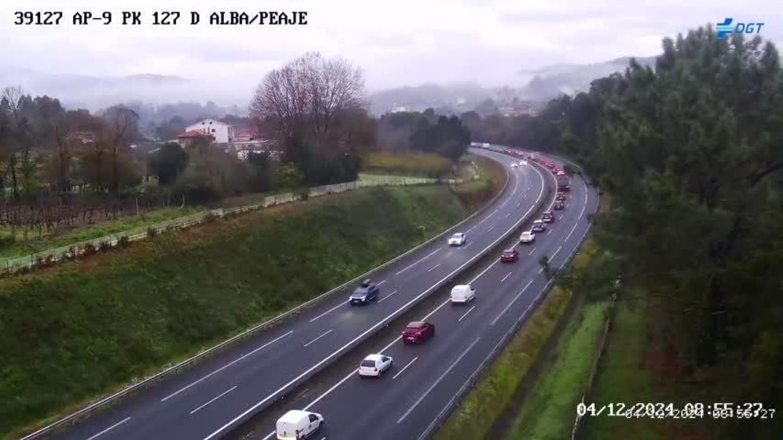 Retenciones en la AP-9 por un accidente entre dos camiones. // DGT