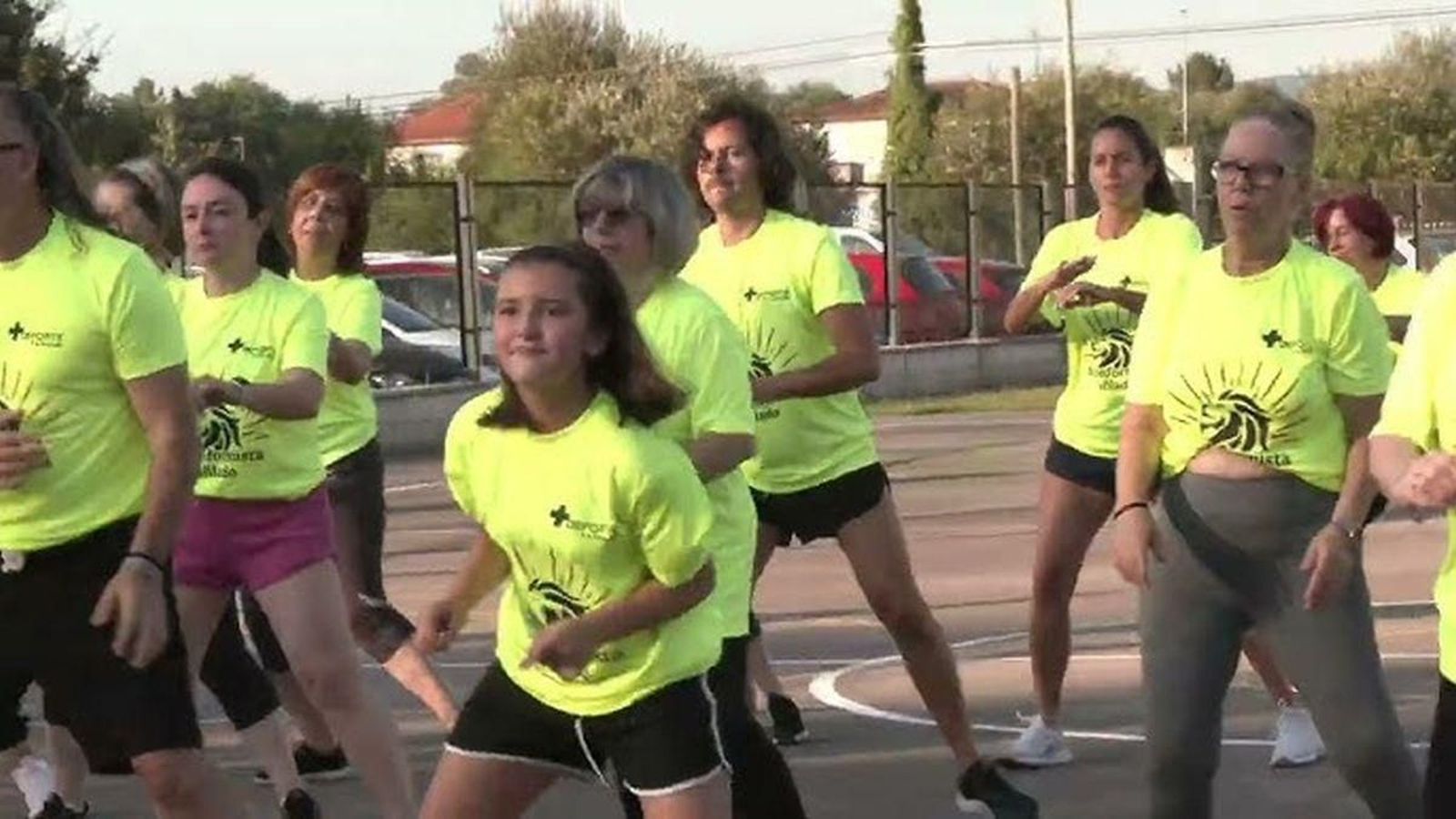 O Pereiro de Aguiar baila a ritmo de zumba en una sesión deportiva